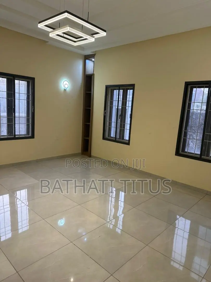 3bdrm Block of Flats in Durumi for sale