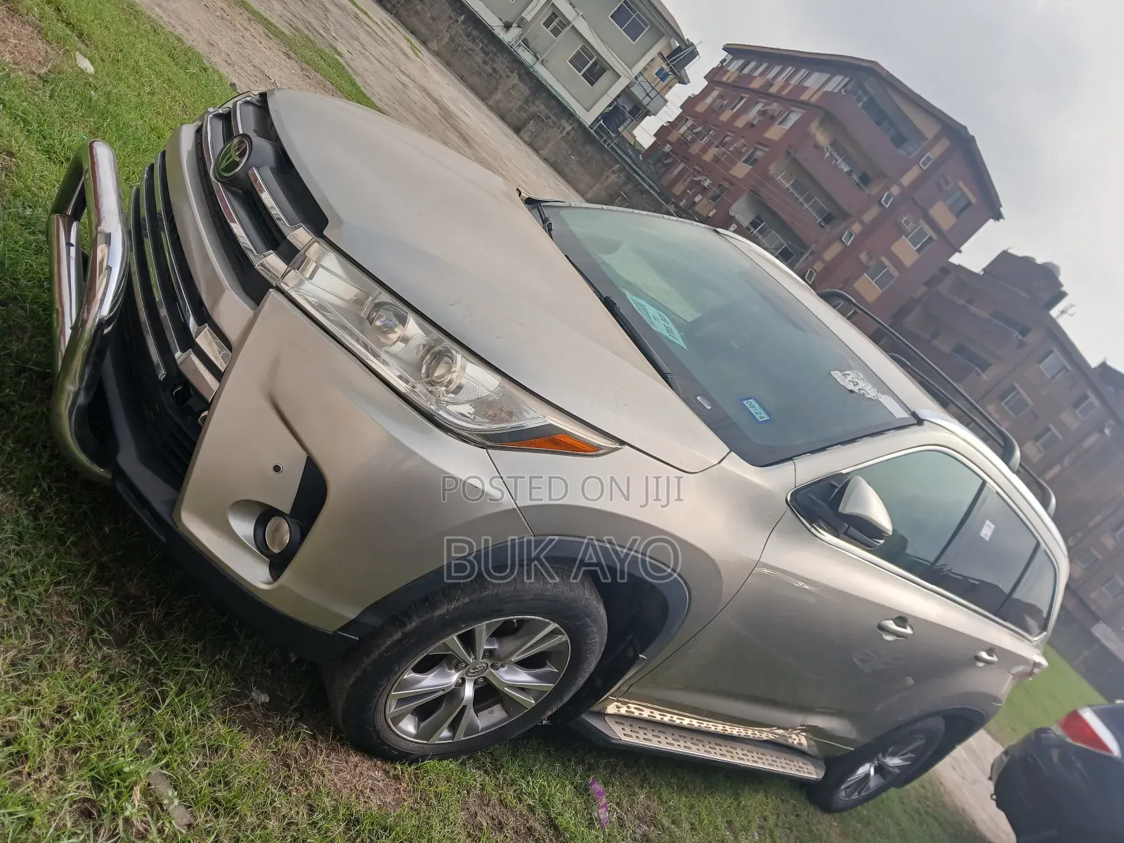 Toyota Highlander XLE 4dr SUV AWD (3.5L 6cyl 6A) 2015 Gold