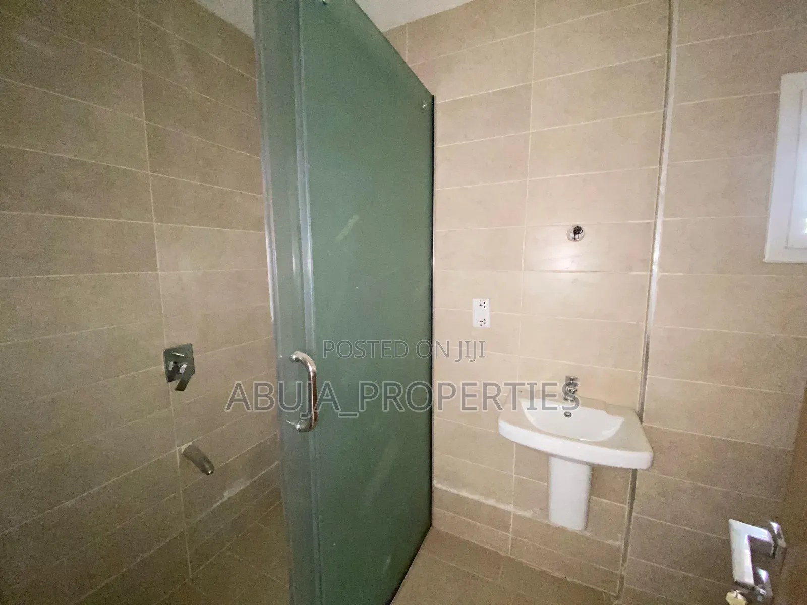 3bdrm Apartment in Life Camp for sale