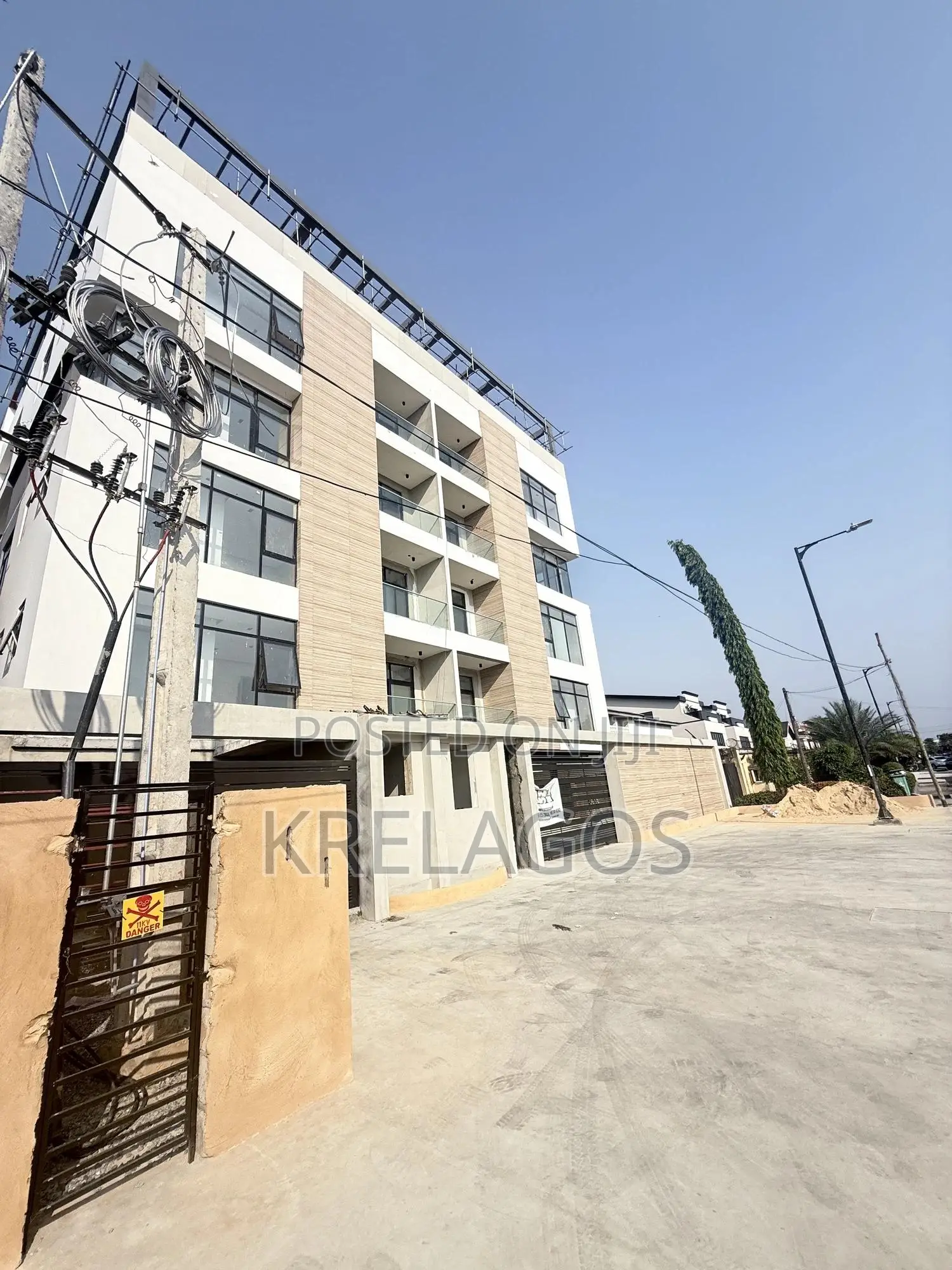 2bdrm Apartment in Lekki Phase 1 for sale