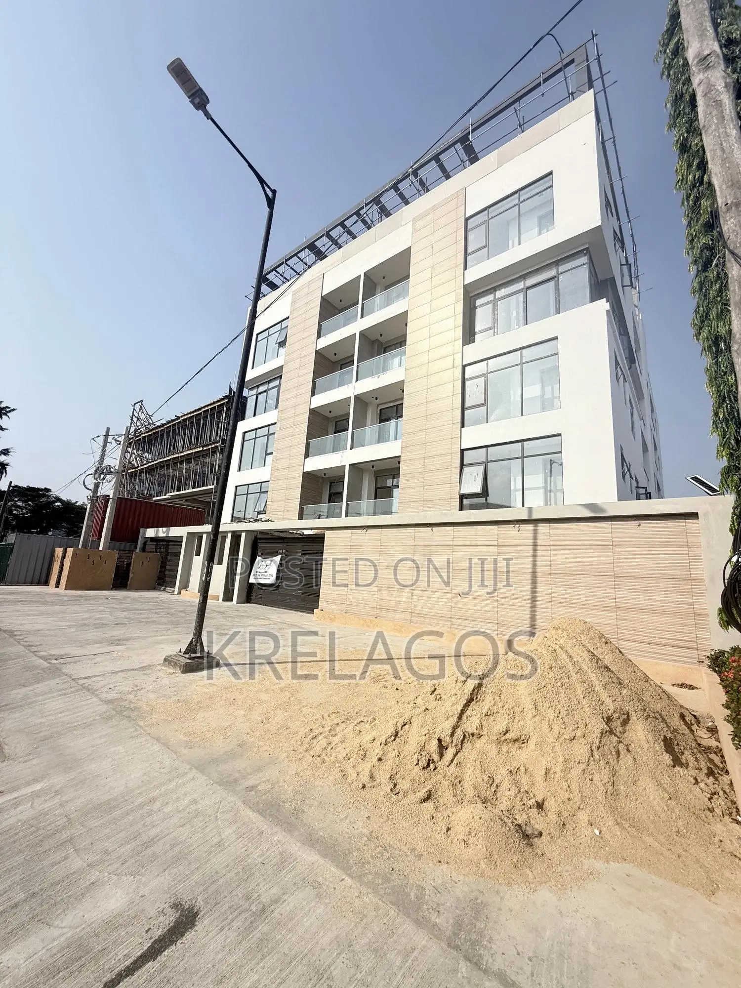 3bdrm Apartment in Lekki Phase 1 for sale