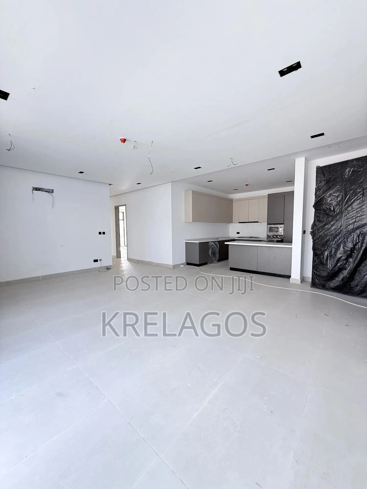 3bdrm Apartment in Lekki Phase 1 for sale