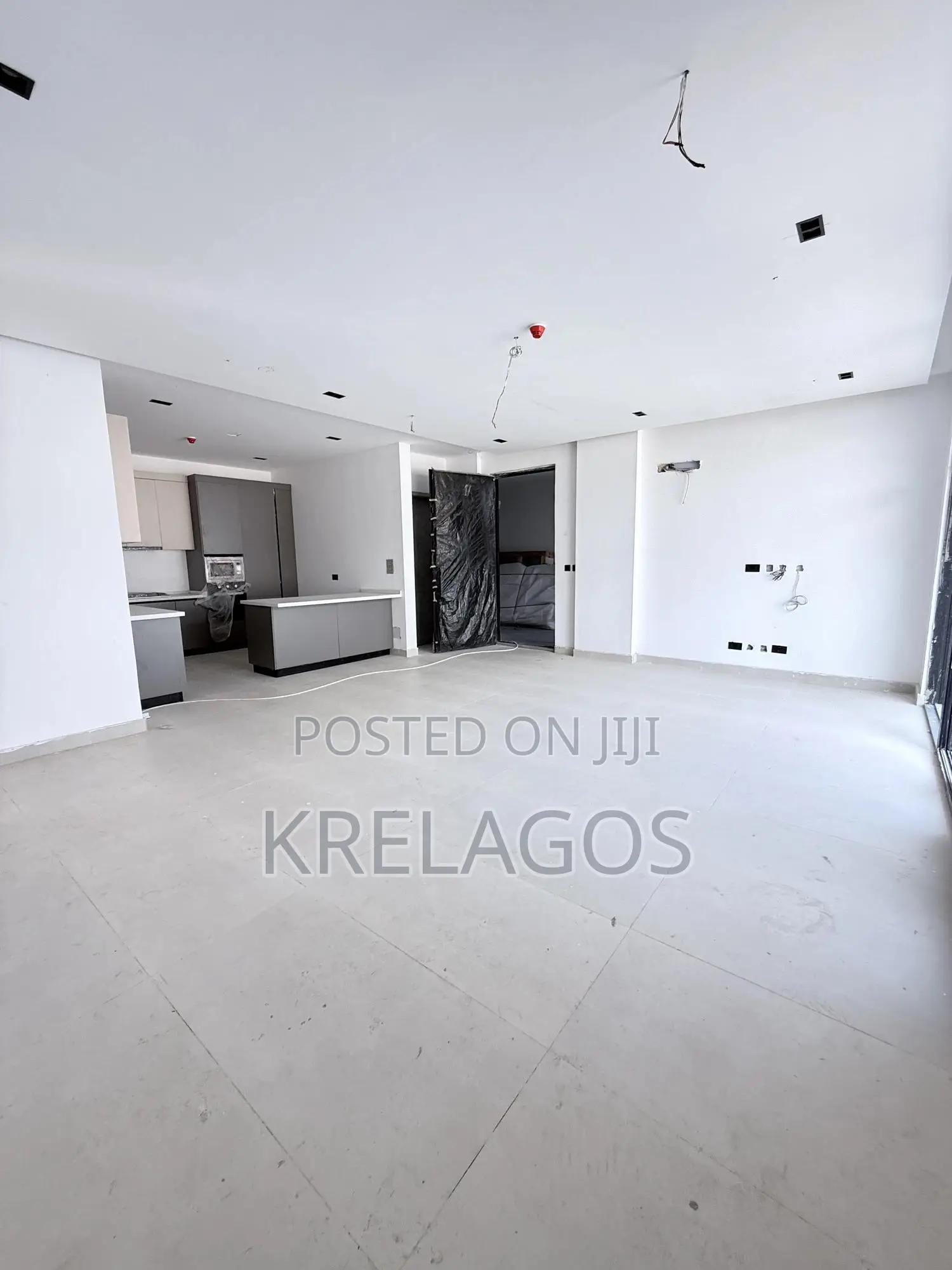 3bdrm Apartment in Lekki Phase 1 for sale