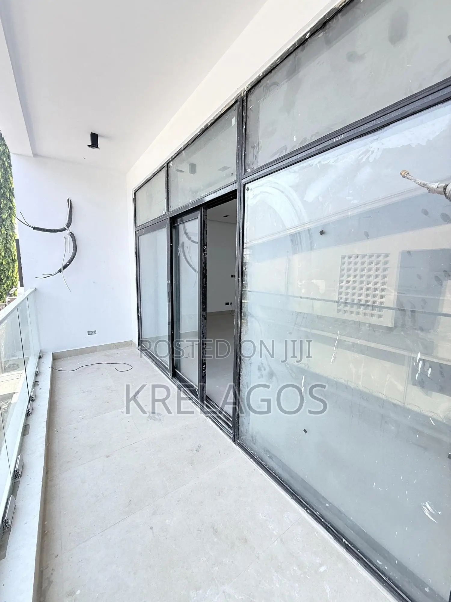 3bdrm Apartment in Lekki Phase 1 for sale