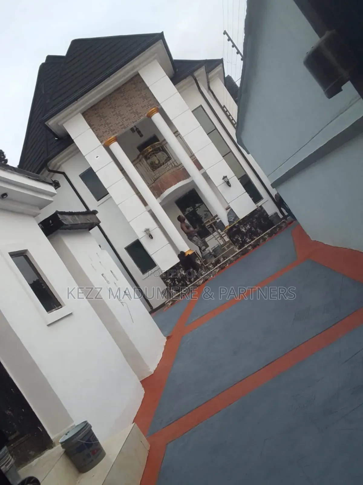 5bdrm Duplex in Iseke , Umuahia , for sale