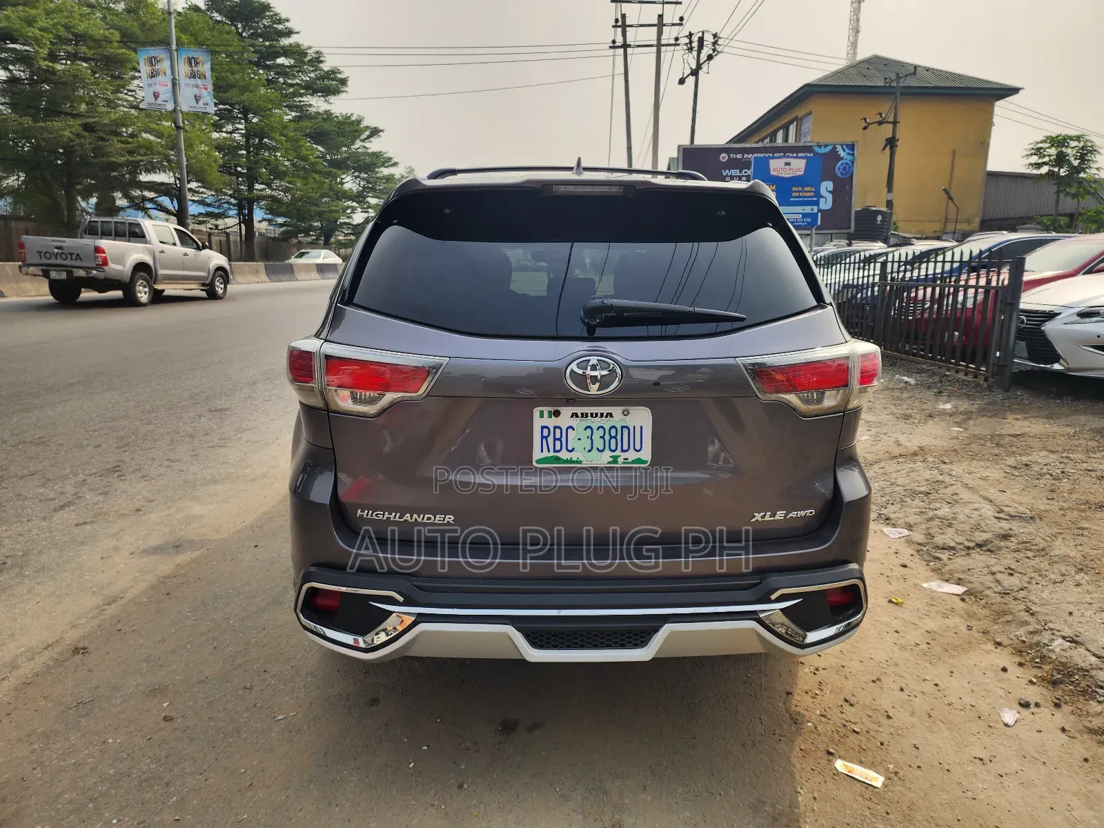 Toyota Highlander XLE 4dr SUV AWD (3.5L 6cyl 6A) 2015 Brown