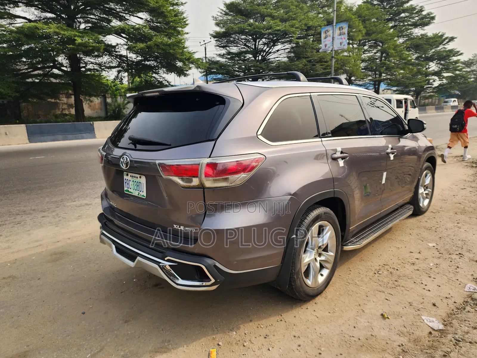Toyota Highlander XLE 4dr SUV AWD (3.5L 6cyl 6A) 2015 Brown