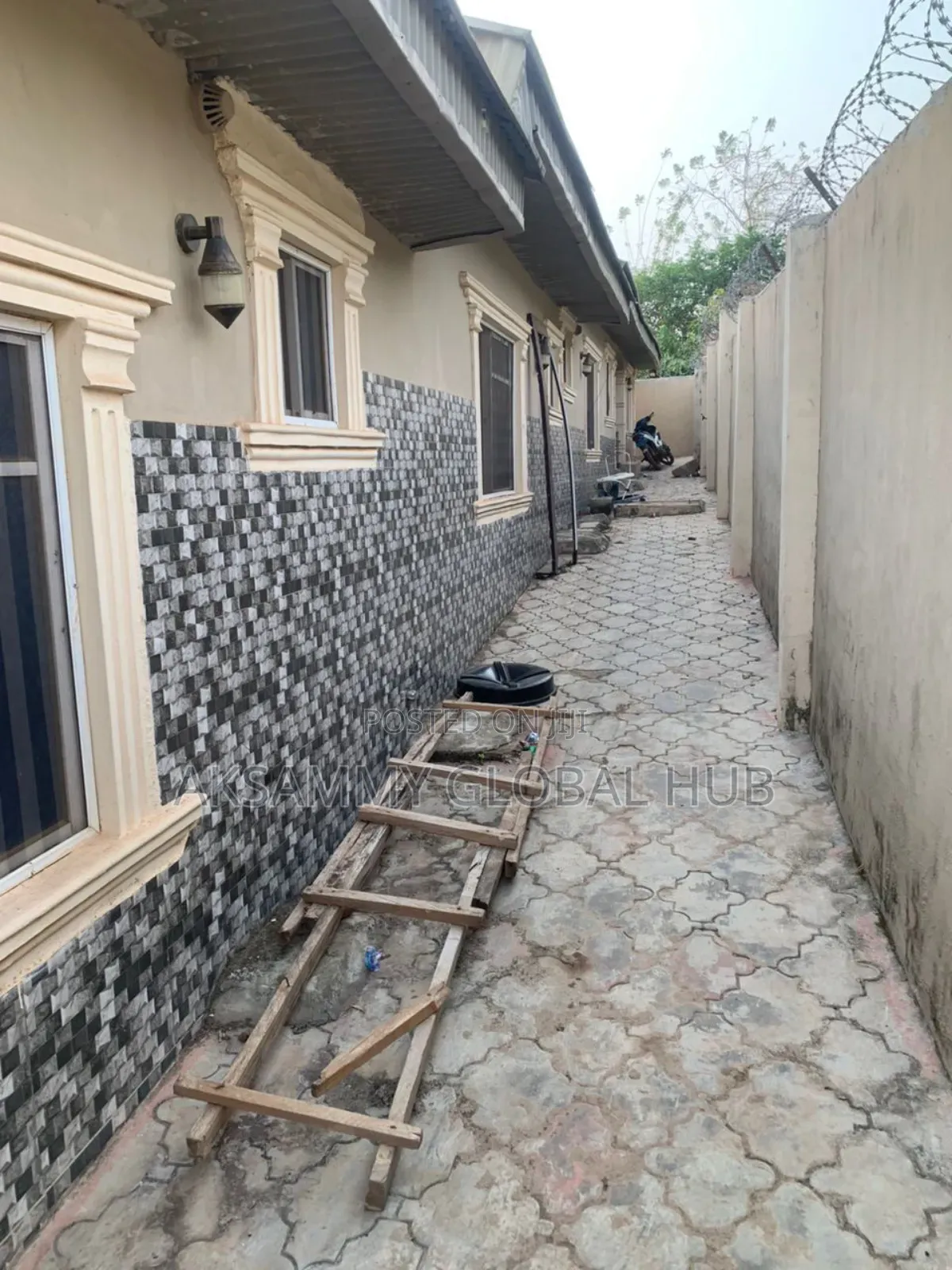 Furnished 4bdrm Apartment in Peace Estate, Ibadan for sale