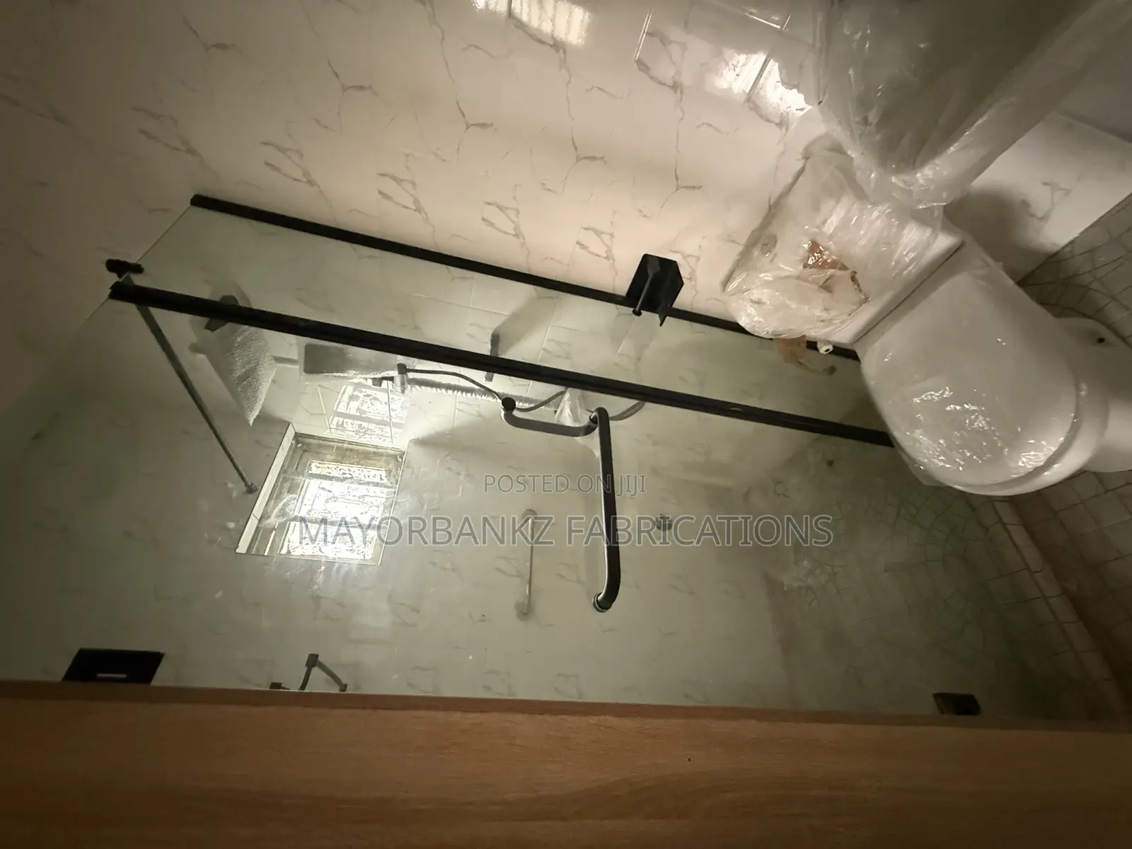 Shower Cubicle /Enclosure With Black Accessories