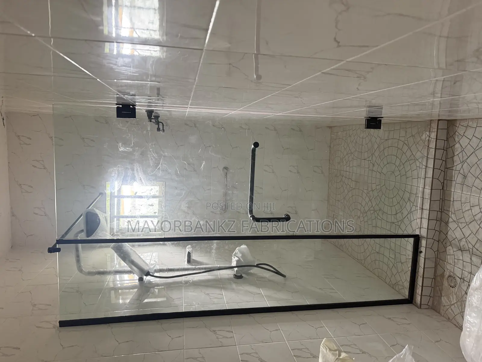 Shower Cubicle /Enclosure With Black Accessories