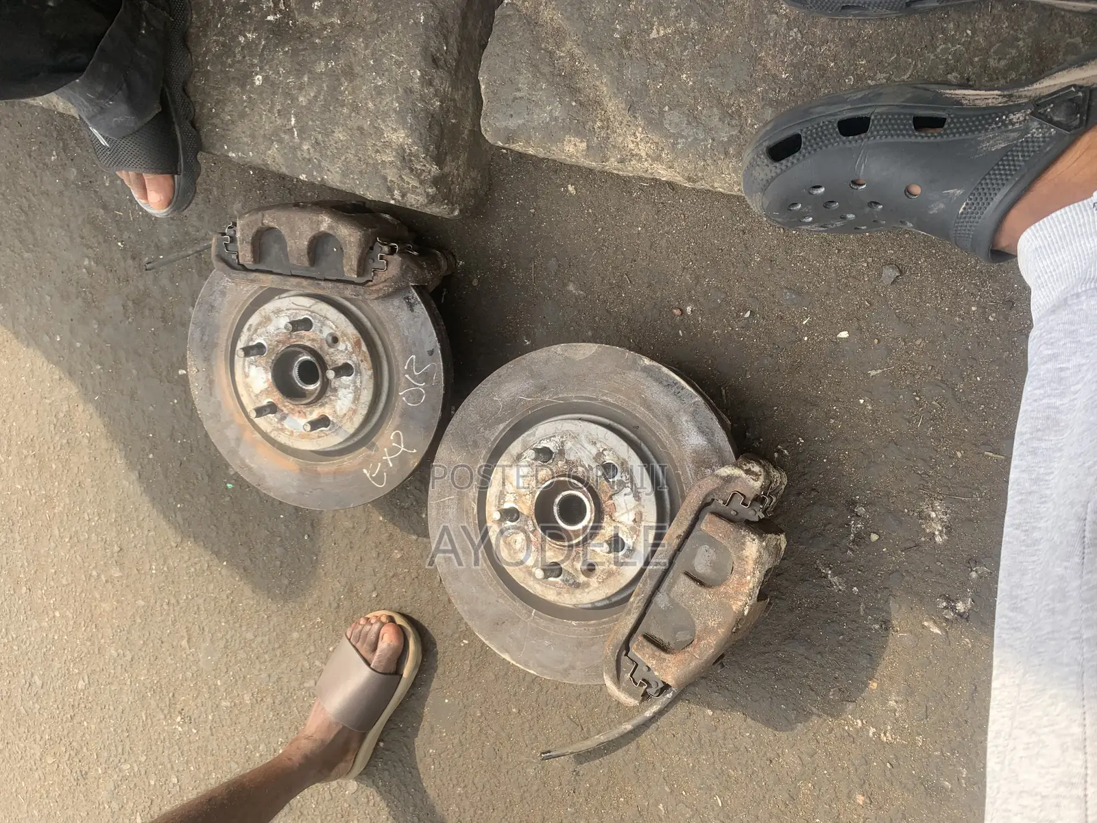 Ford Explorer Complete Hub 2013
