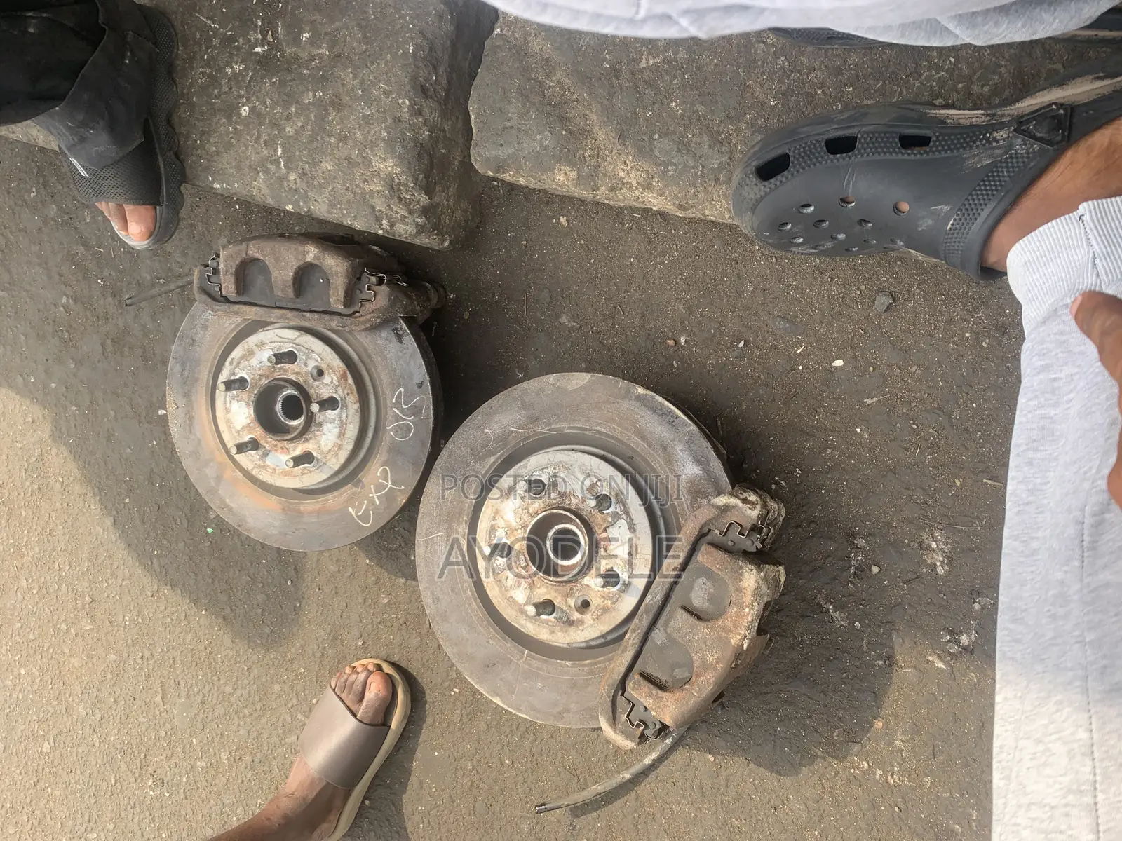 Ford Explorer Complete Hub 2013