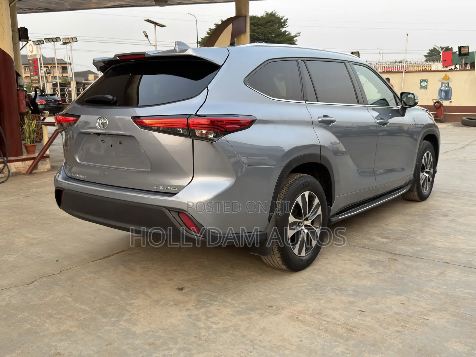 Toyota Highlander XLE 2022 Gray
