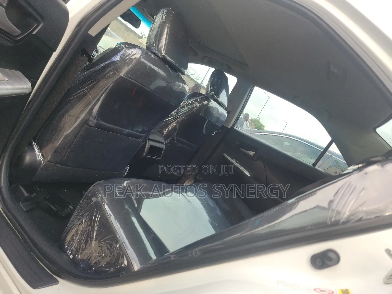 Toyota Camry SE 4dr Sedan (2.5L 4cyl 6A) 2013 White