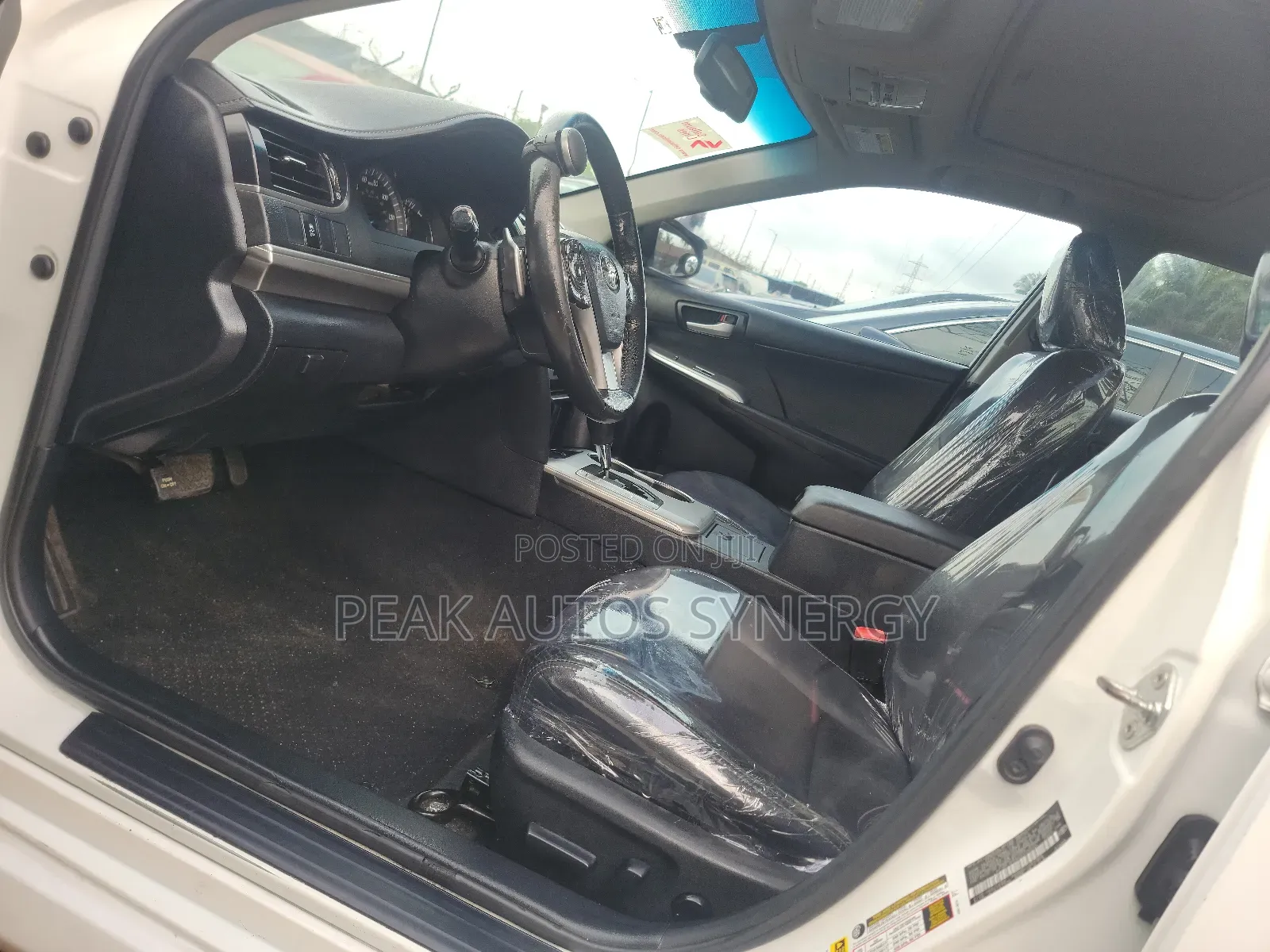 Toyota Camry SE 4dr Sedan (2.5L 4cyl 6A) 2013 White