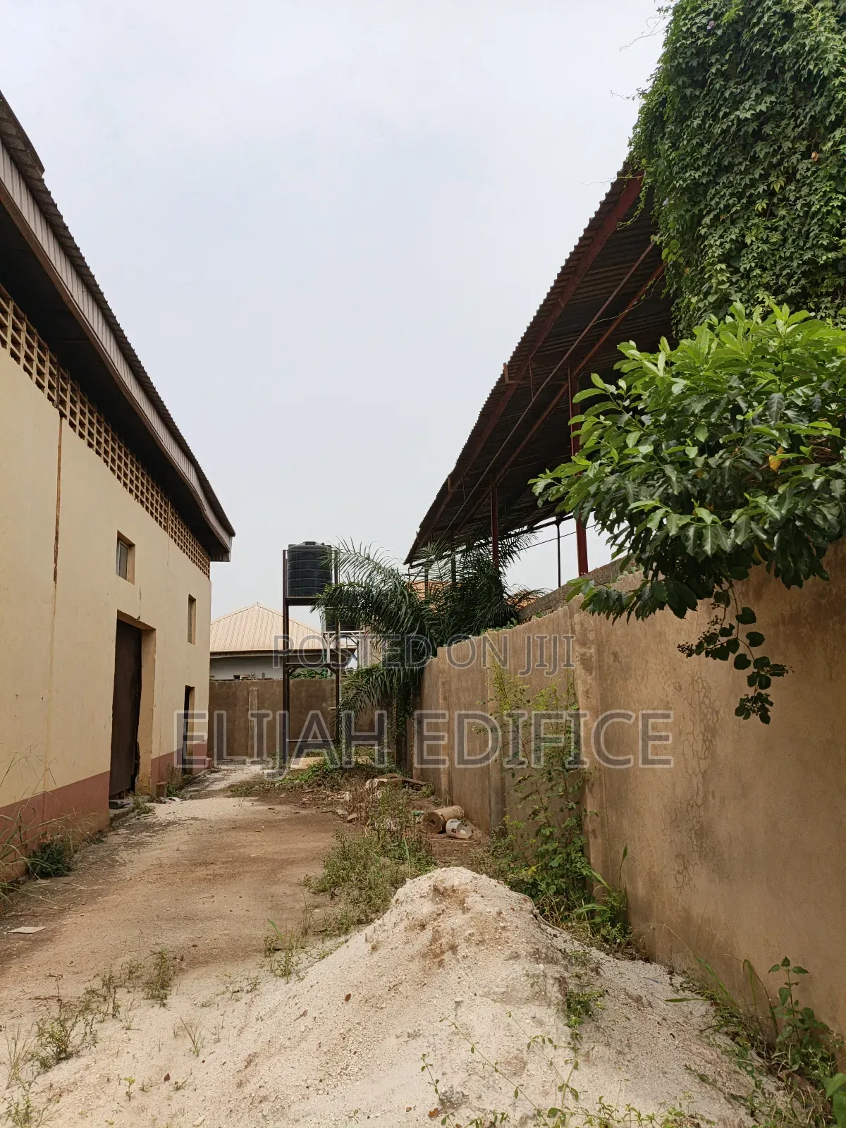 Facing Road Warehouse Facing New Busy Gberigbe Road Ikorodu With Shops