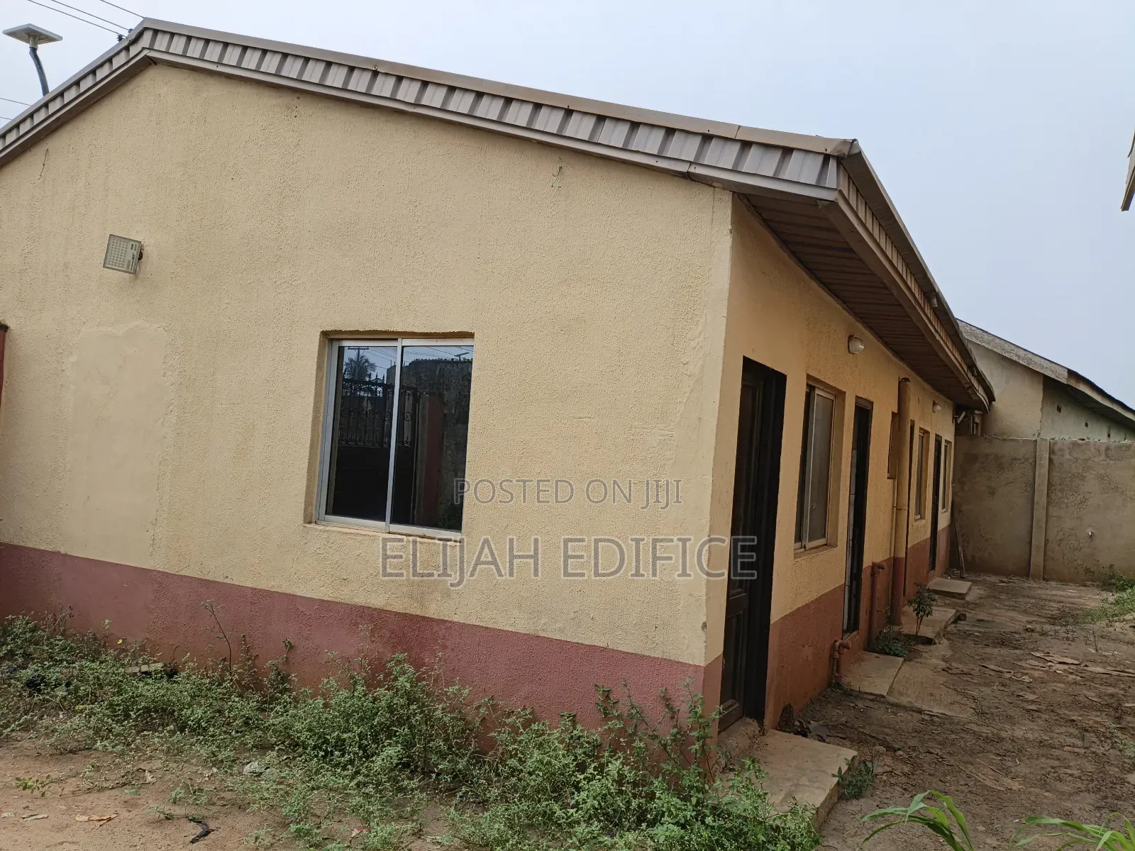 Facing Road Warehouse Facing New Busy Gberigbe Road Ikorodu With Shops