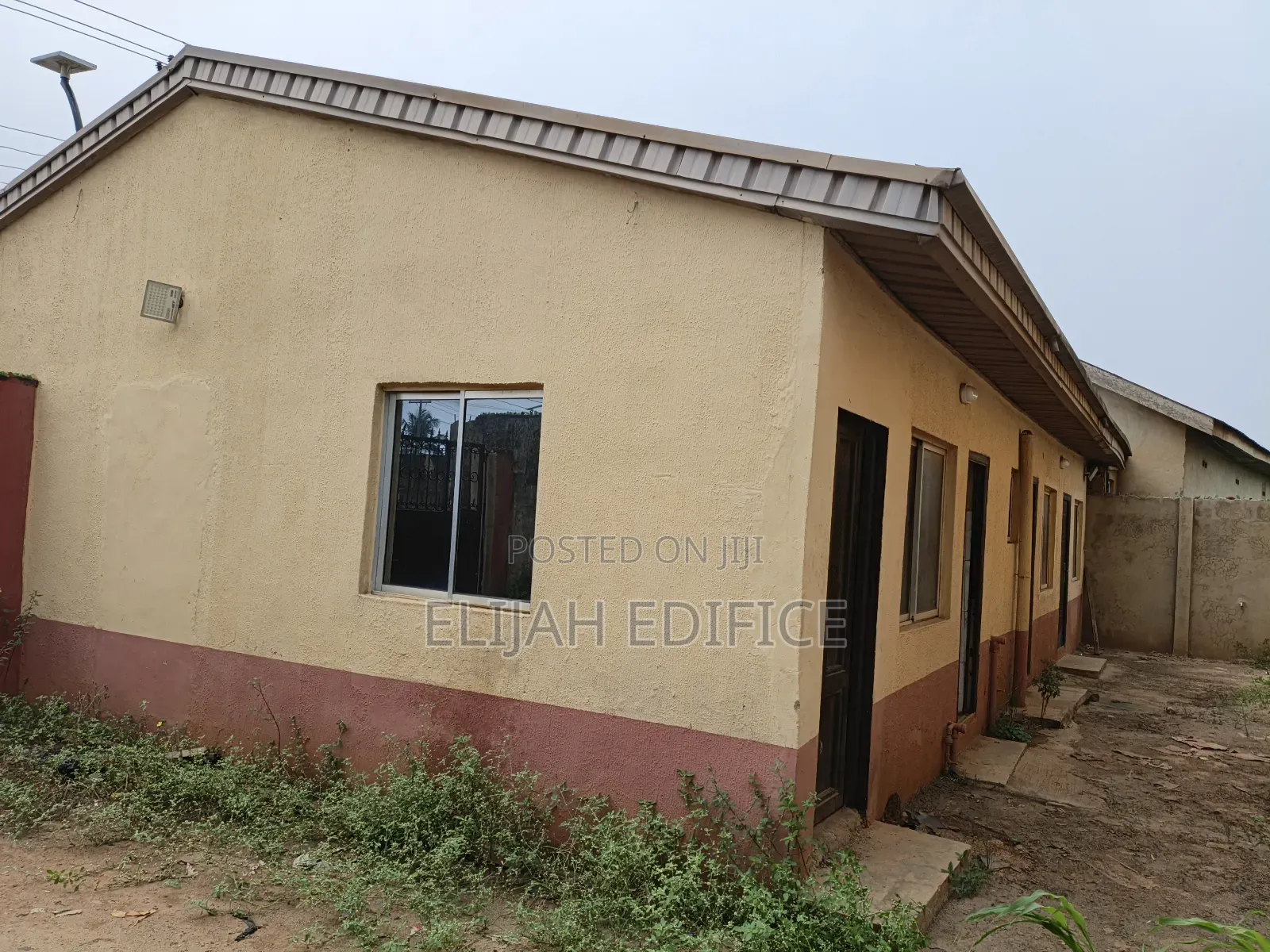 Facing Road Warehouse Facing New Busy Gberigbe Road Ikorodu With Shops