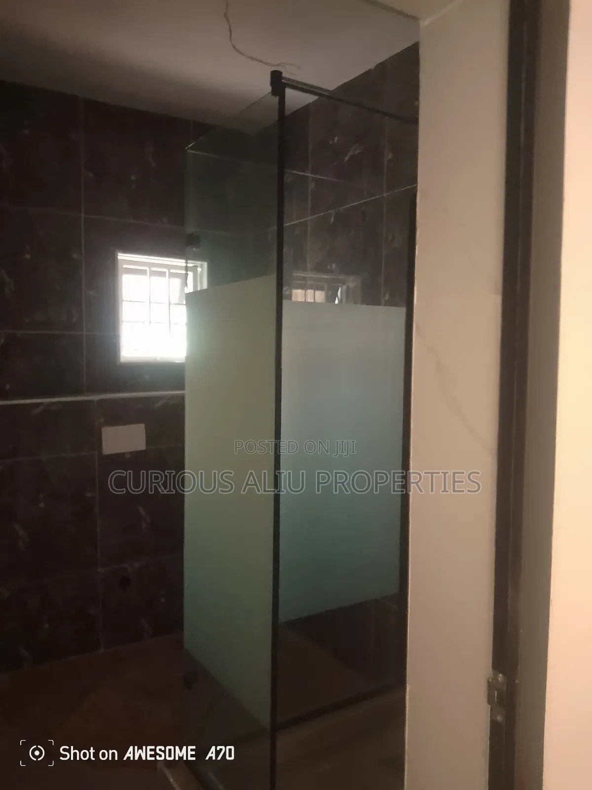 5bdrm Duplex in Mini Estate, Life Camp for sale