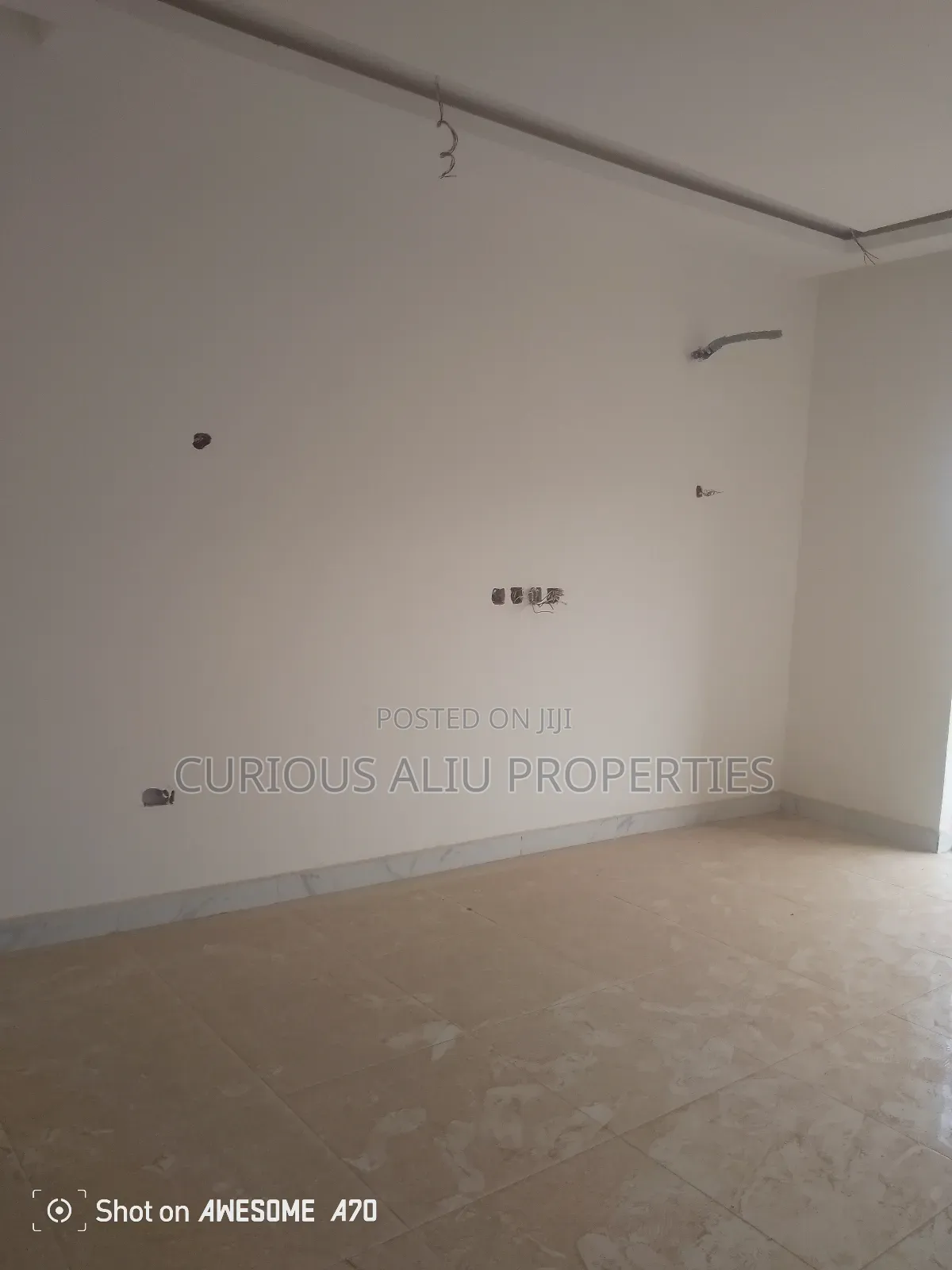 5bdrm Duplex in Mini Estate, Life Camp for sale