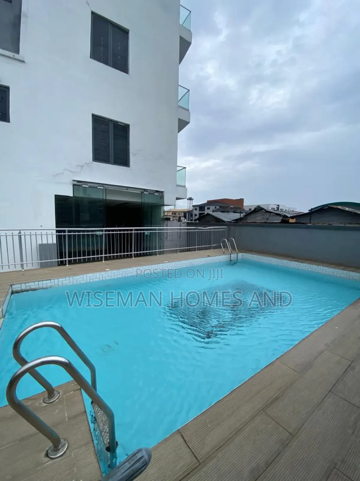 3bdrm Apartment in Lekki Phase 1 for sale