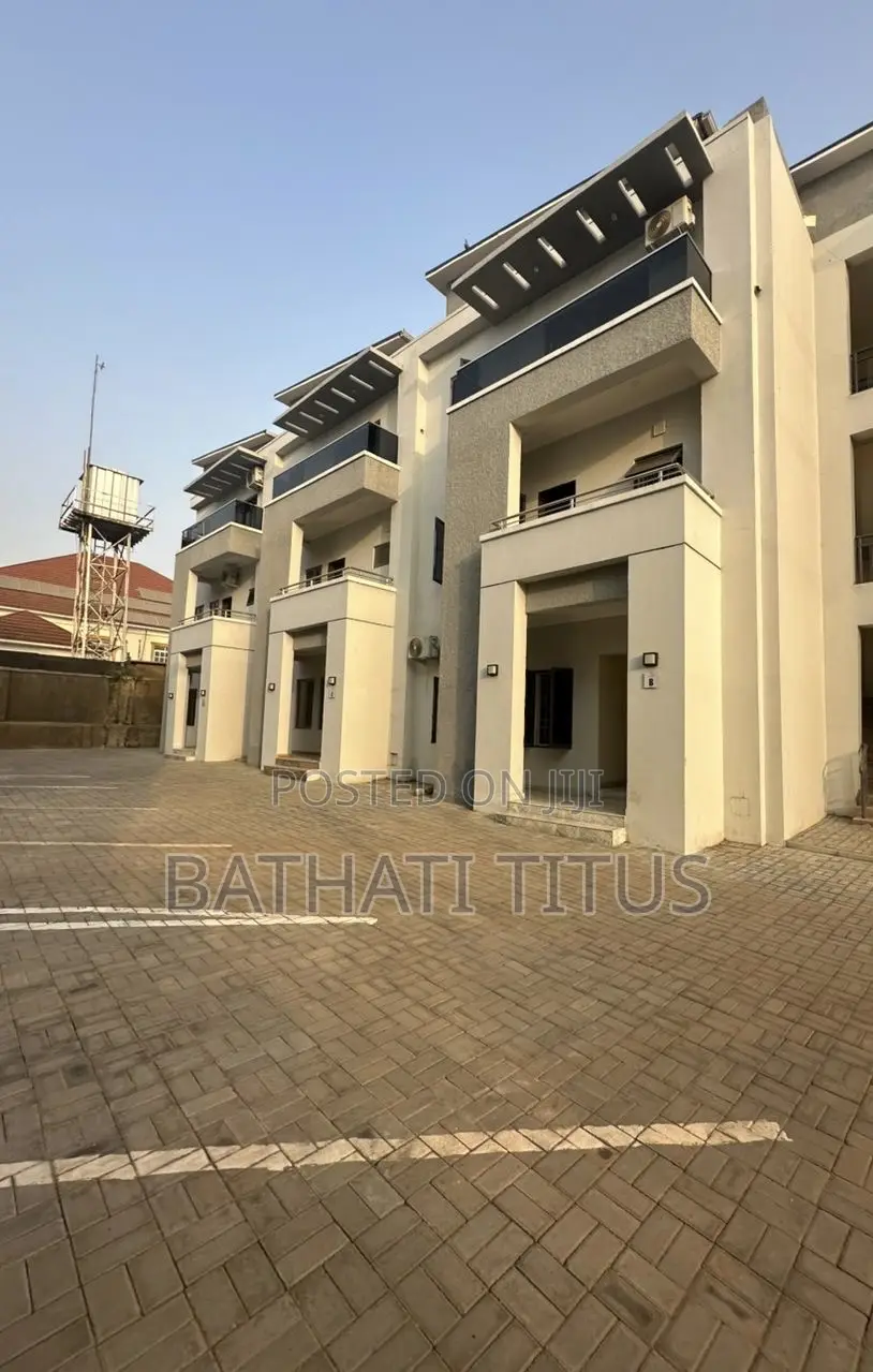 4bdrm Duplex in Durumi for sale