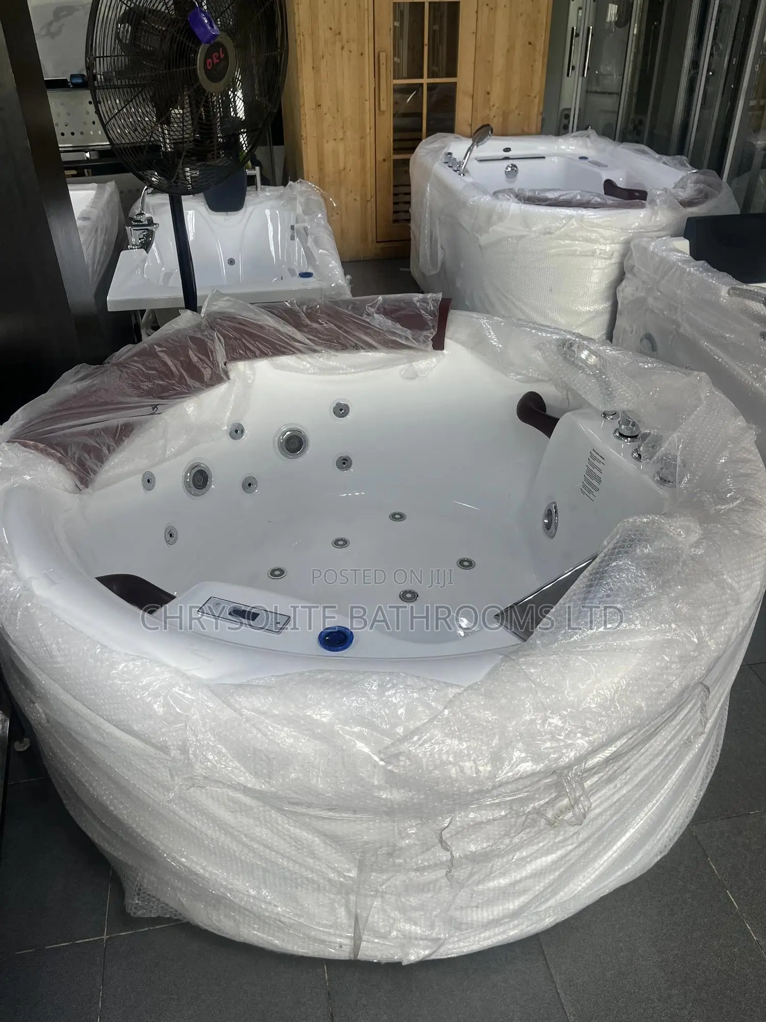 Hydromassage Bathtub (Jacuzzi)