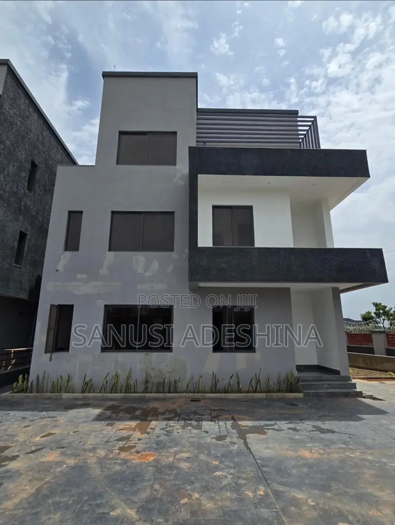 4bdrm Duplex in Life Camp Fct Abuja for sale