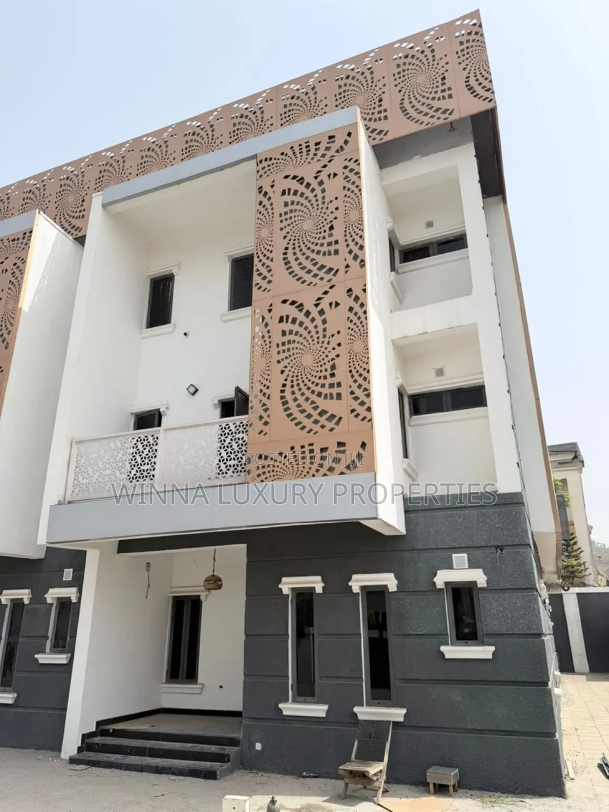 Newly Built 4 Bedrooms Terrace