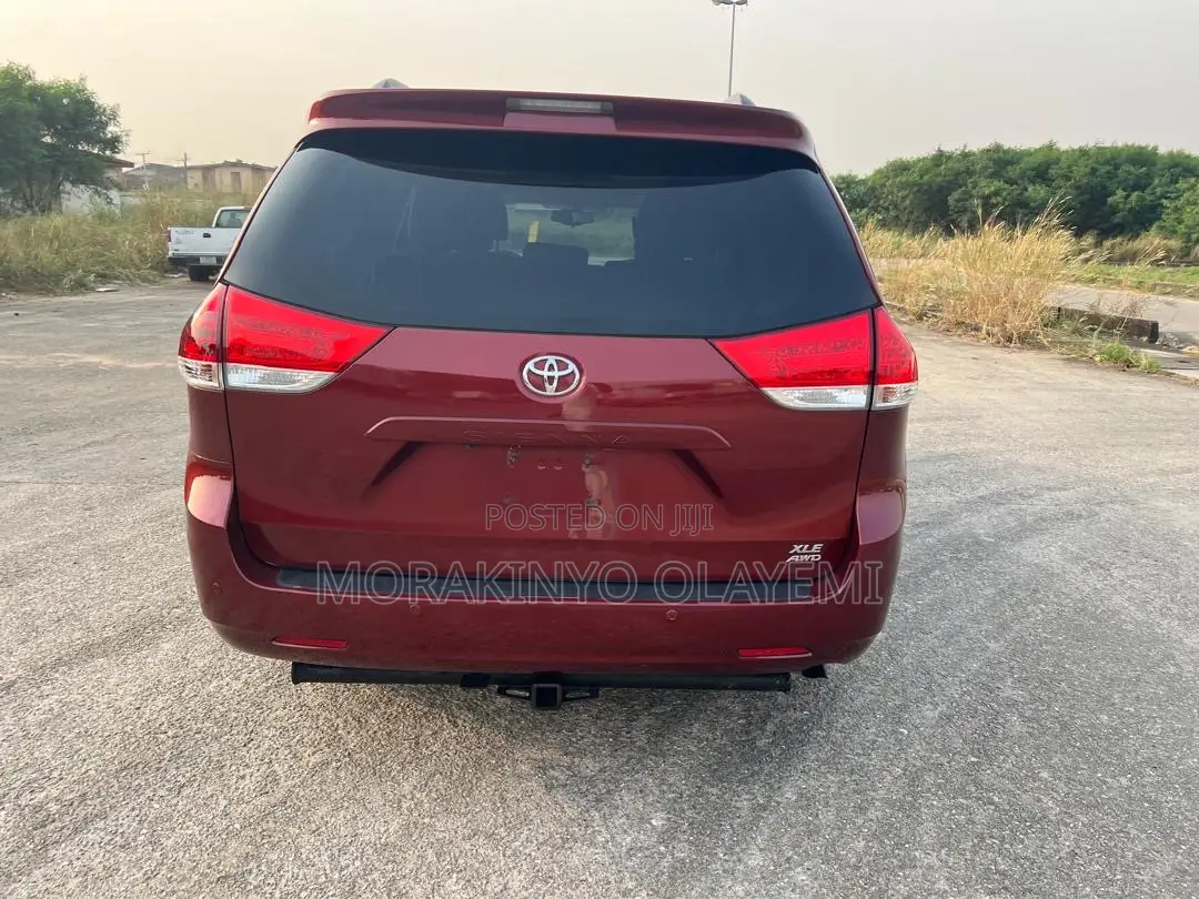 Toyota Sienna XLE 7 Passenger Mobility 2012 Red