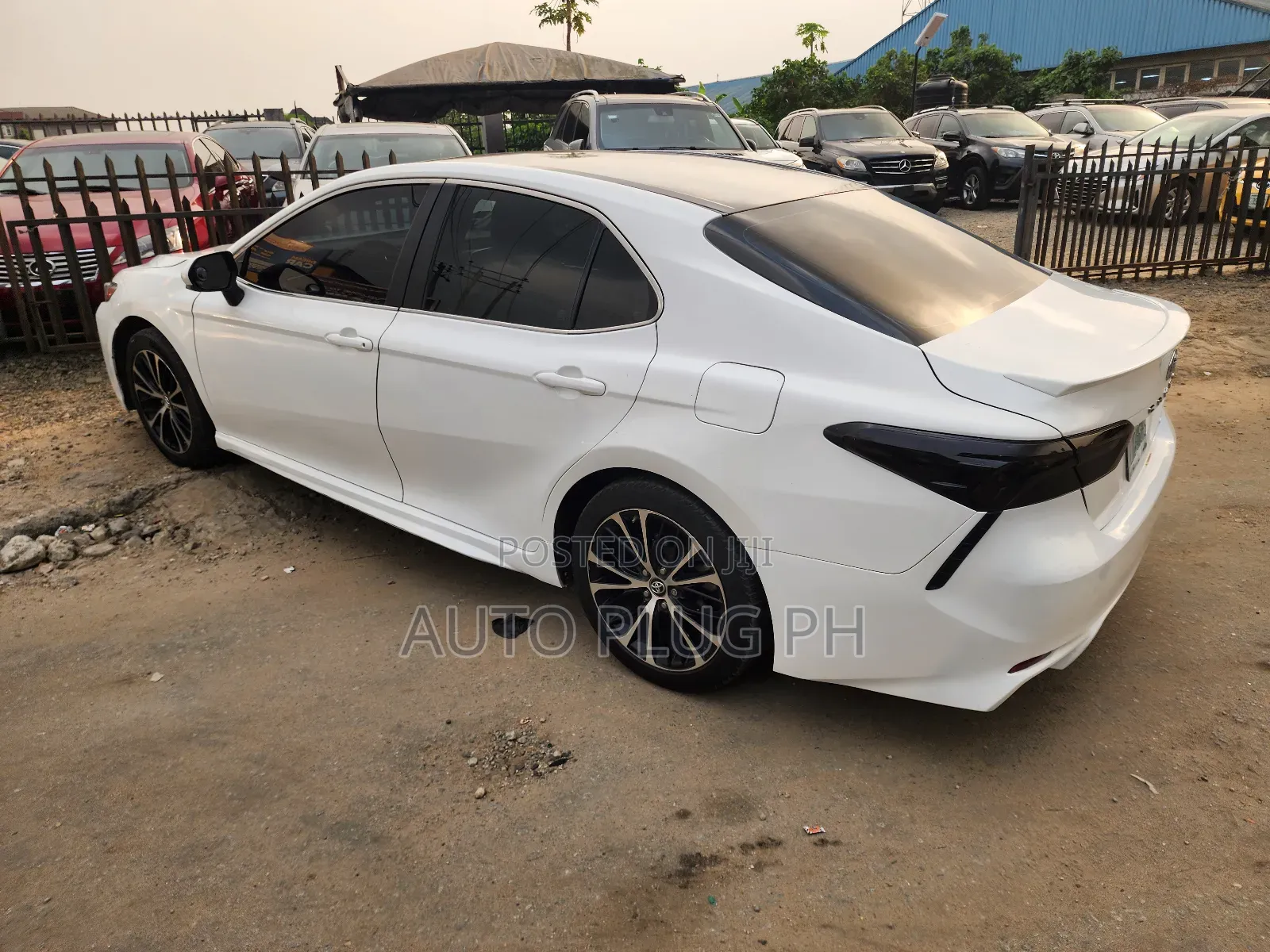 Toyota Camry SE FWD (2.5L 4cyl 8AM) 2018 White