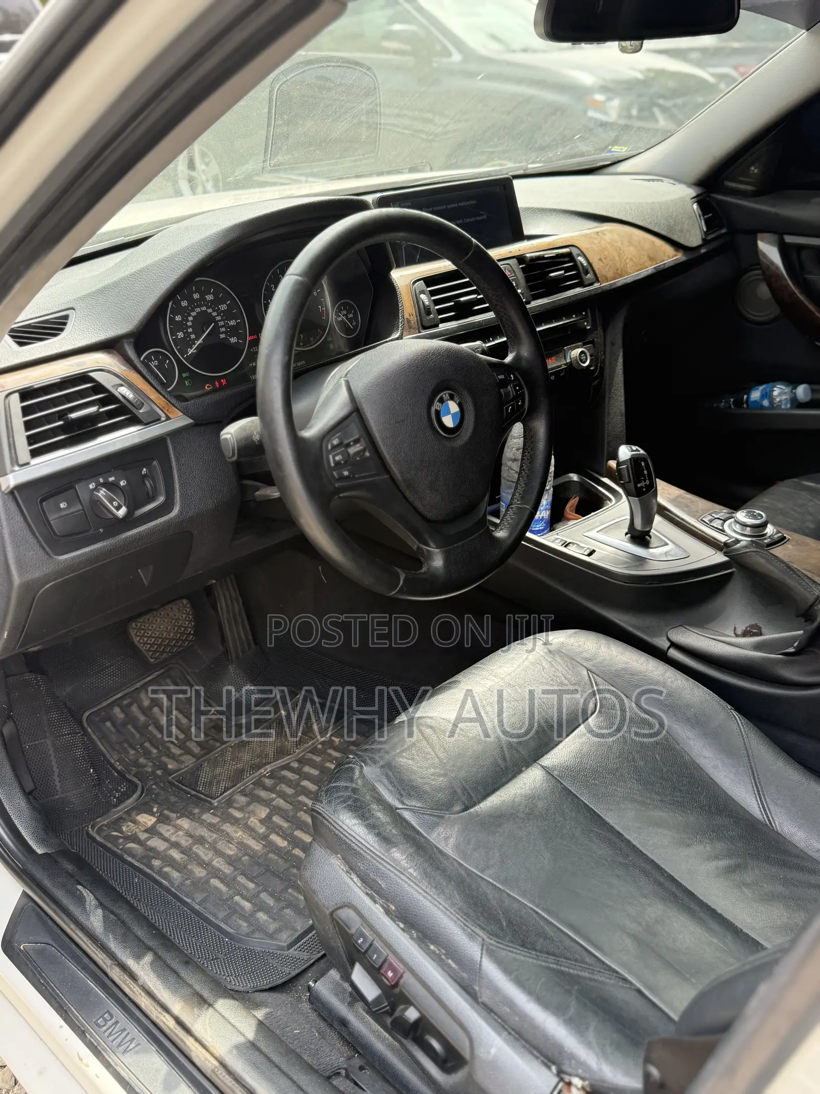 BMW 320i Sedan RWD 2013 White