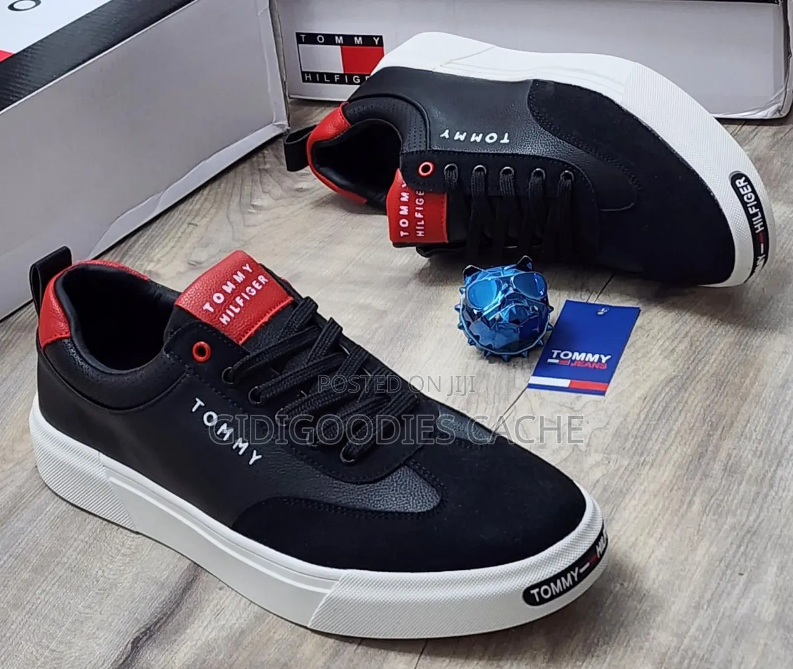 Tommy Lace-Up Sneakers