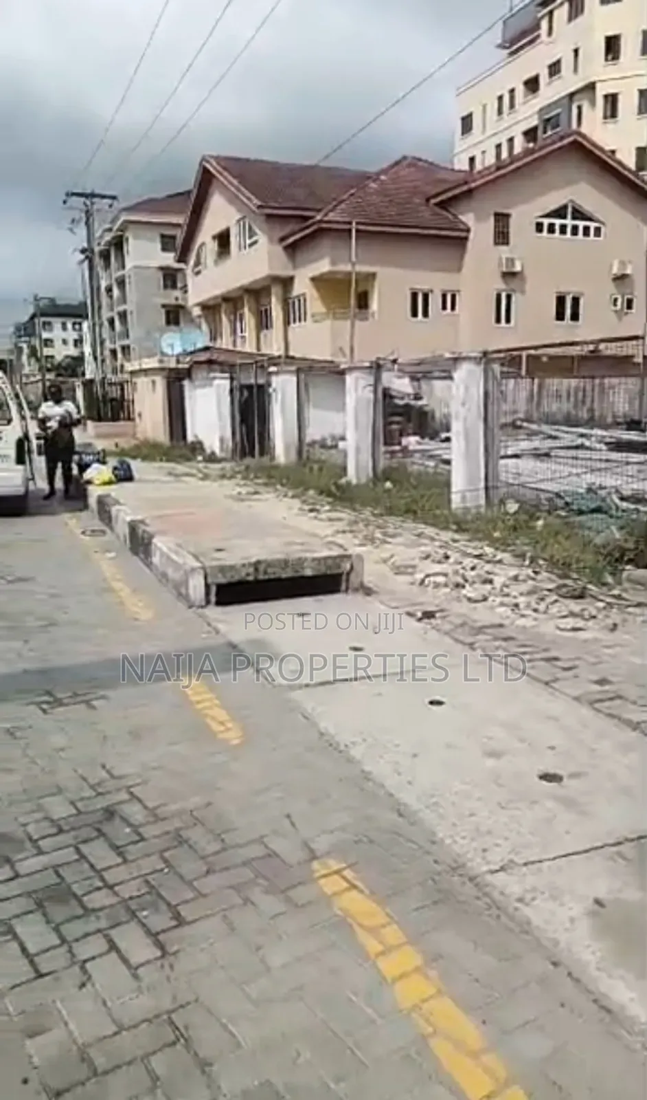 900sqm of Land on a Major Rd at Oniru for Lease