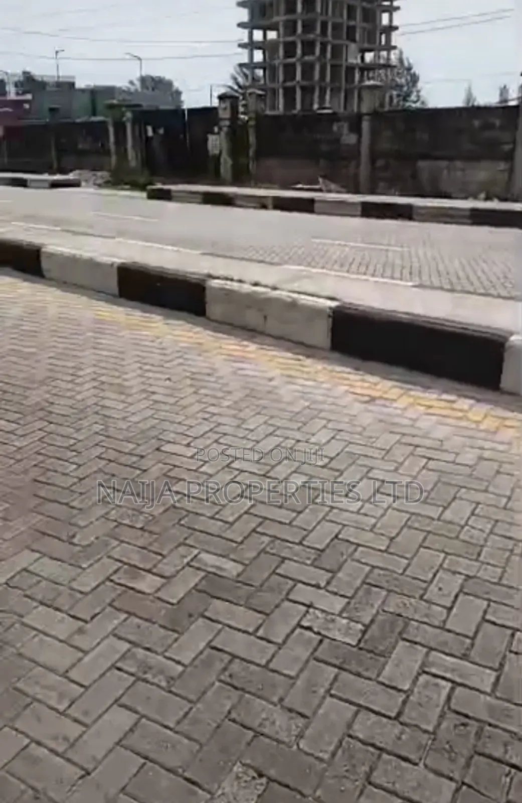 900sqm of Land on a Major Rd at Oniru for Lease