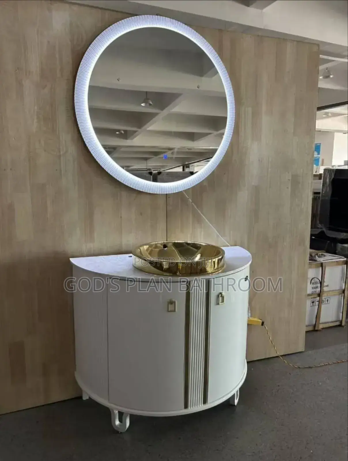 White/Gold Standing Basin With Mirror