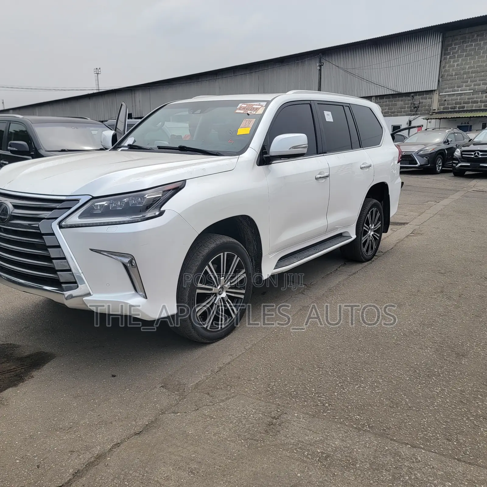 Lexus LX 570 AWD 2019 White