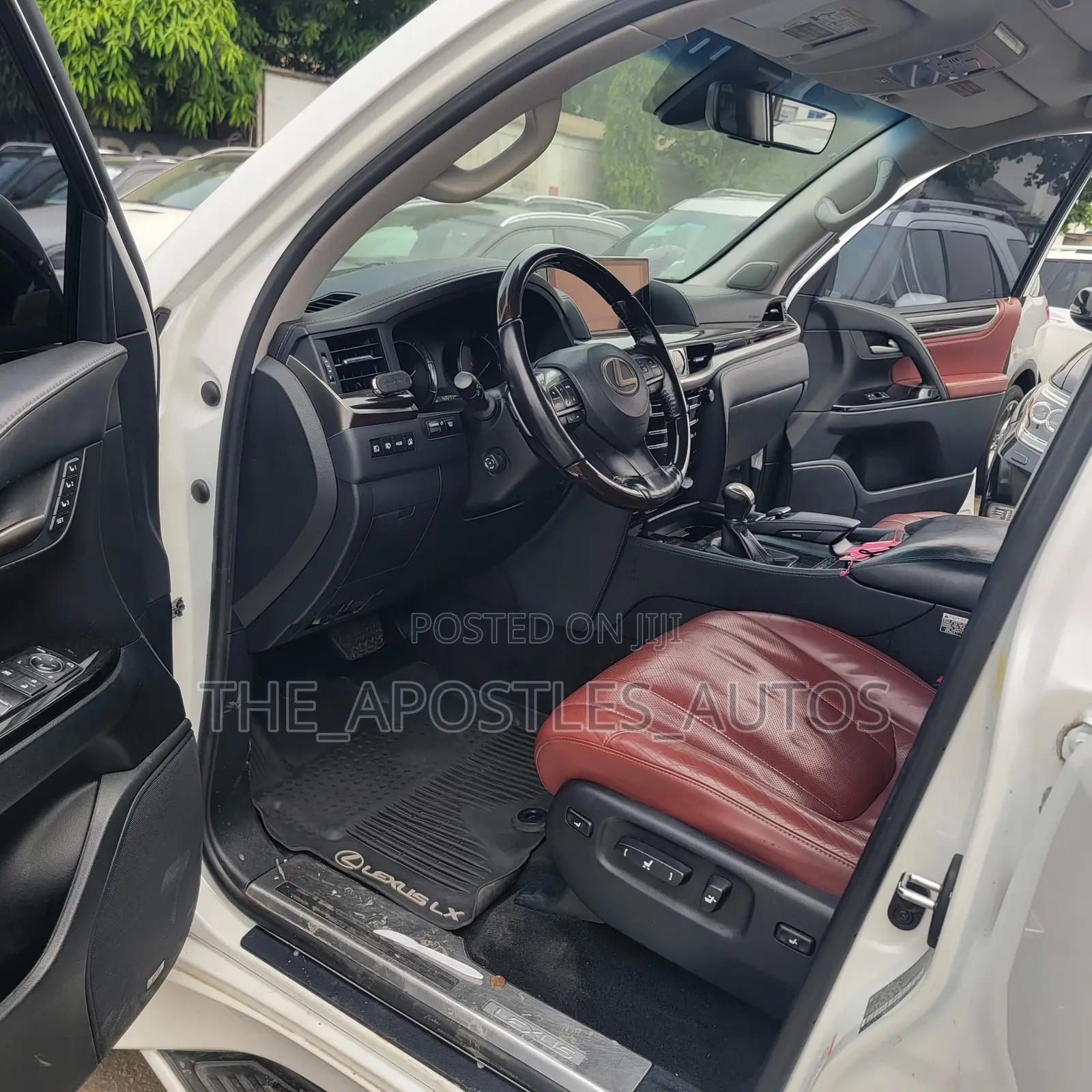 Lexus LX 570 AWD 2019 White