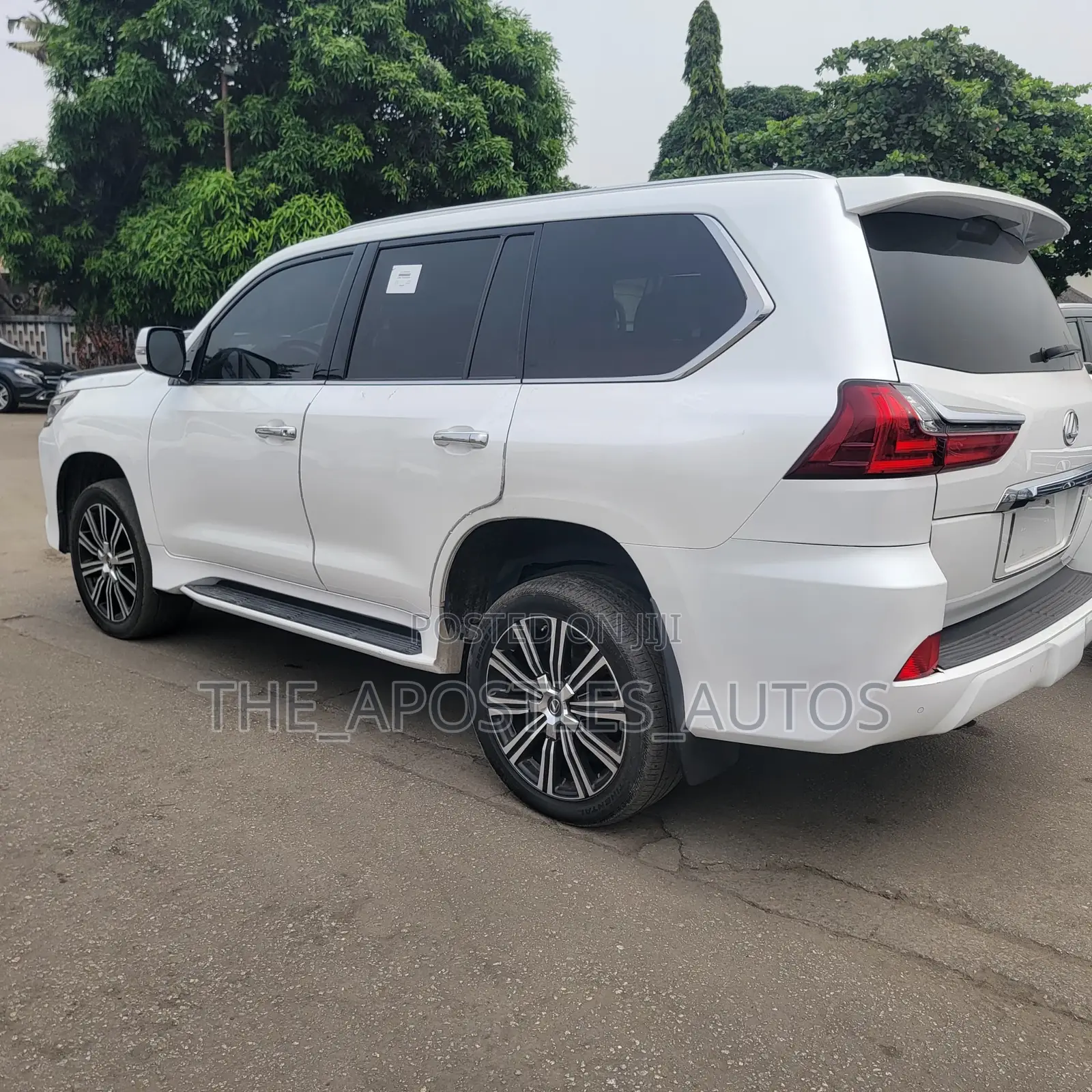 Lexus LX 570 AWD 2019 White
