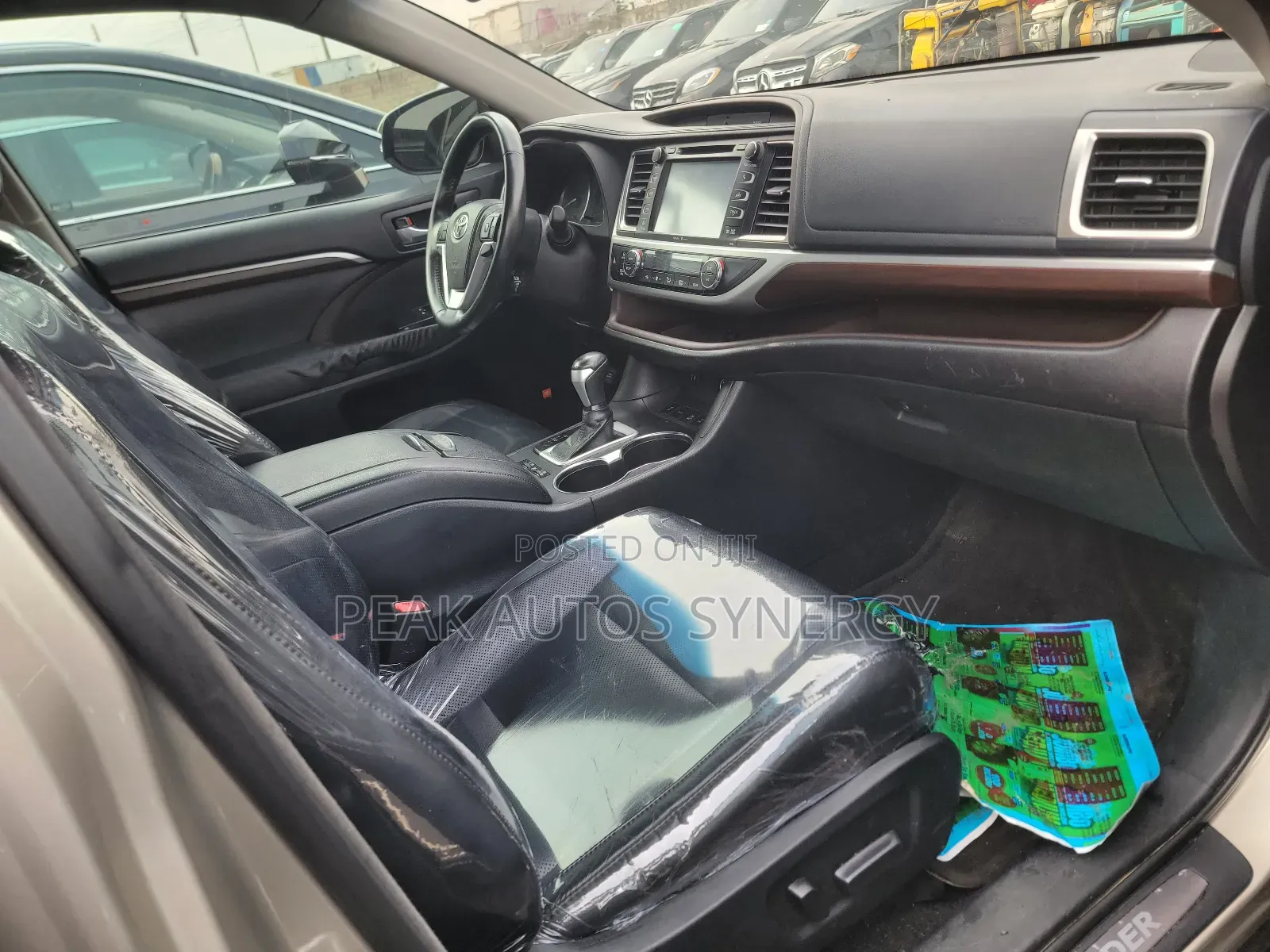 Toyota Highlander Limited Platinum V6 4x4 (3.5L 6cyl 6A) 2016 Gold