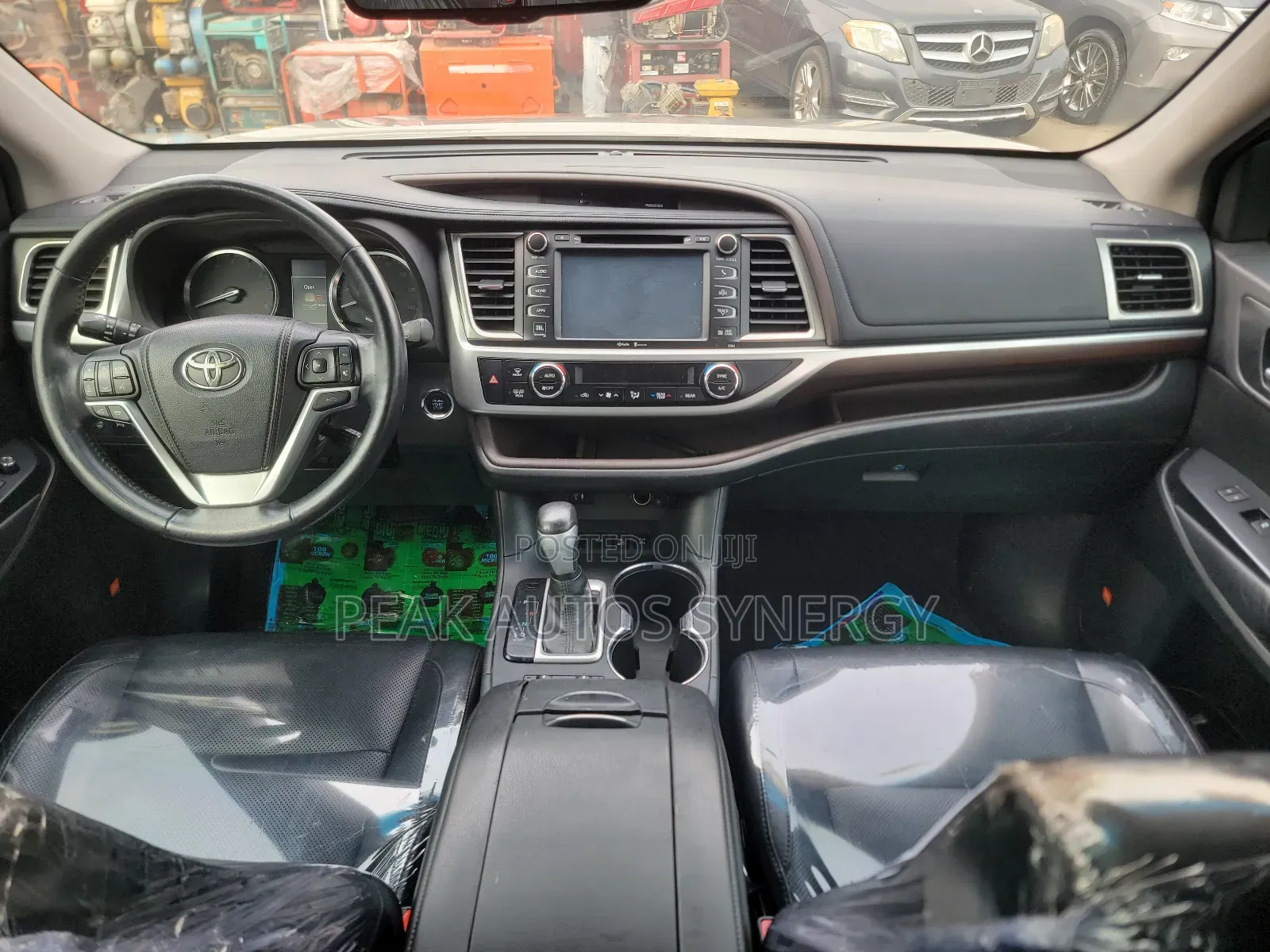 Toyota Highlander Limited Platinum V6 4x4 (3.5L 6cyl 6A) 2016 Gold