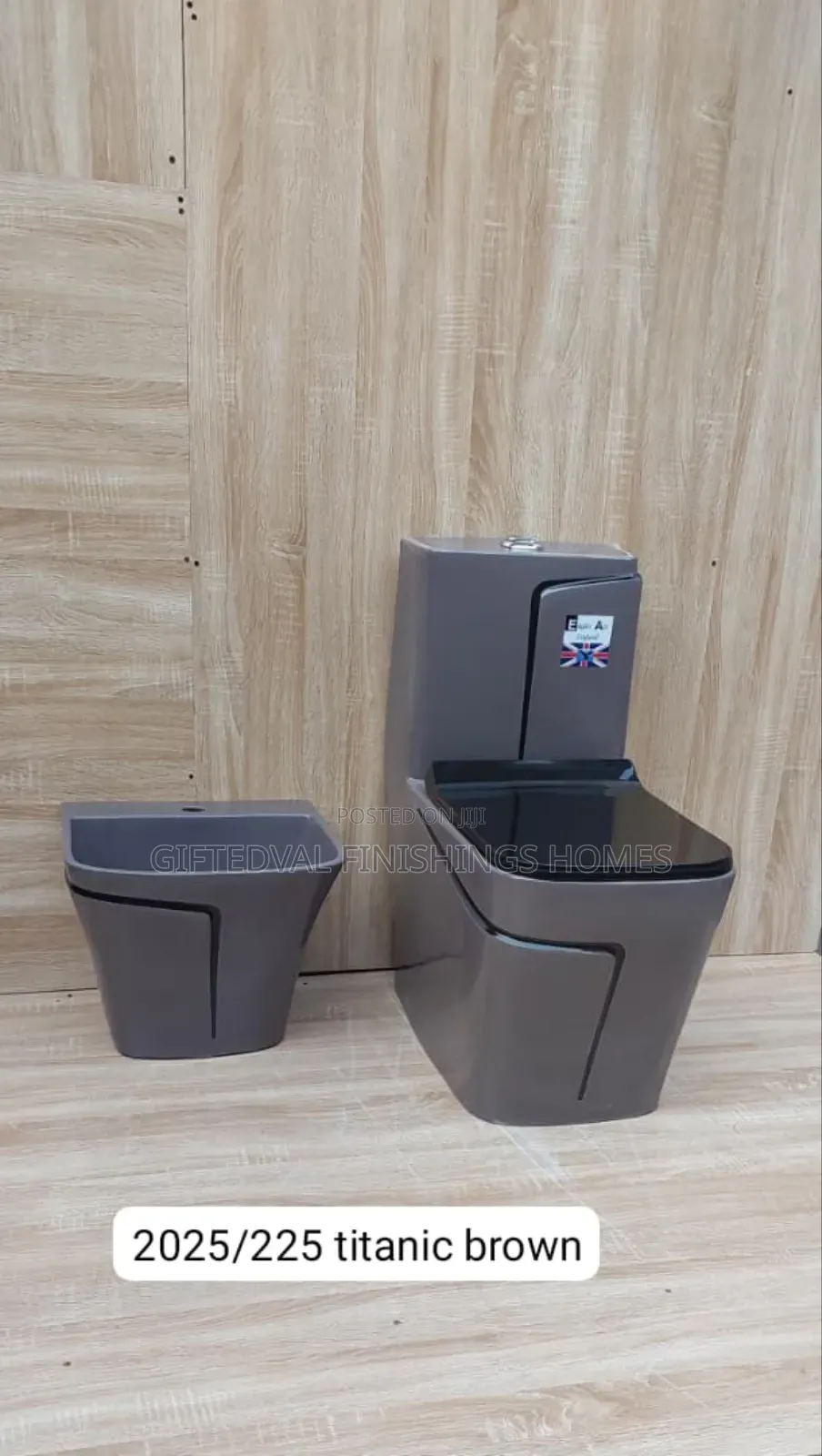High-Quality England Water Closet Set