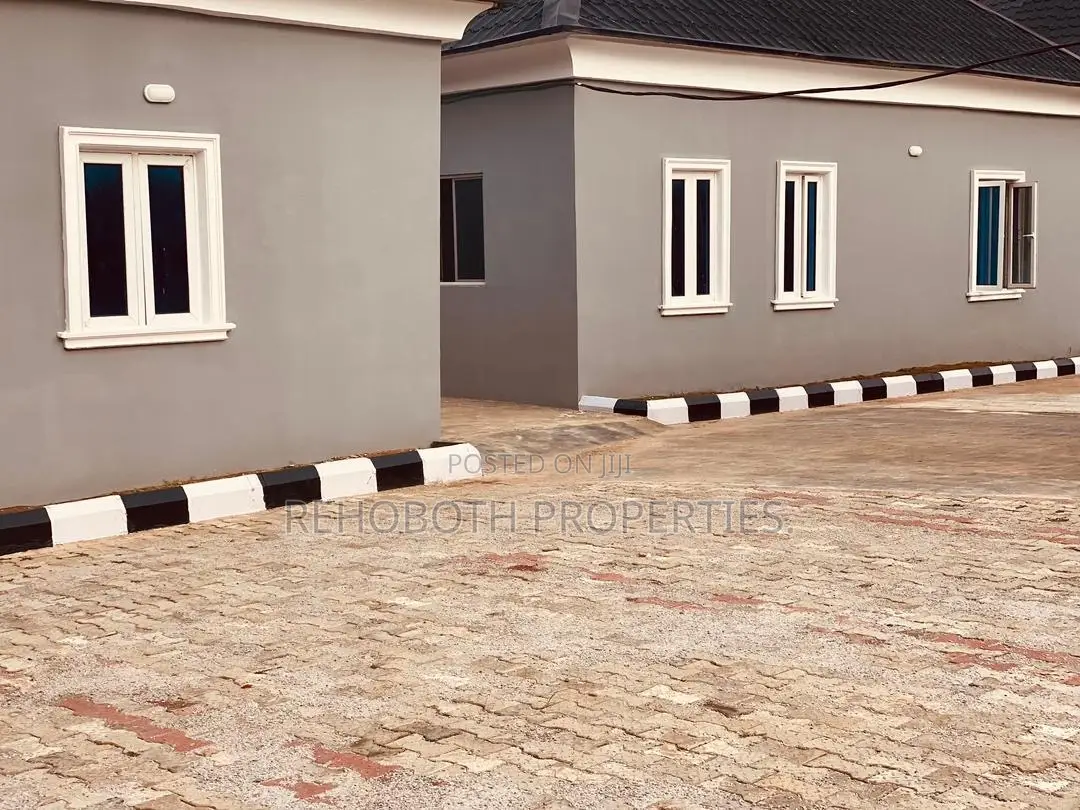 2bdrm Bungalow in Idi Ahun Elebu, Akala Express for rent