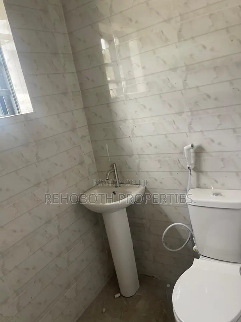 2bdrm Bungalow in Idi Ahun Elebu, Akala Express for rent