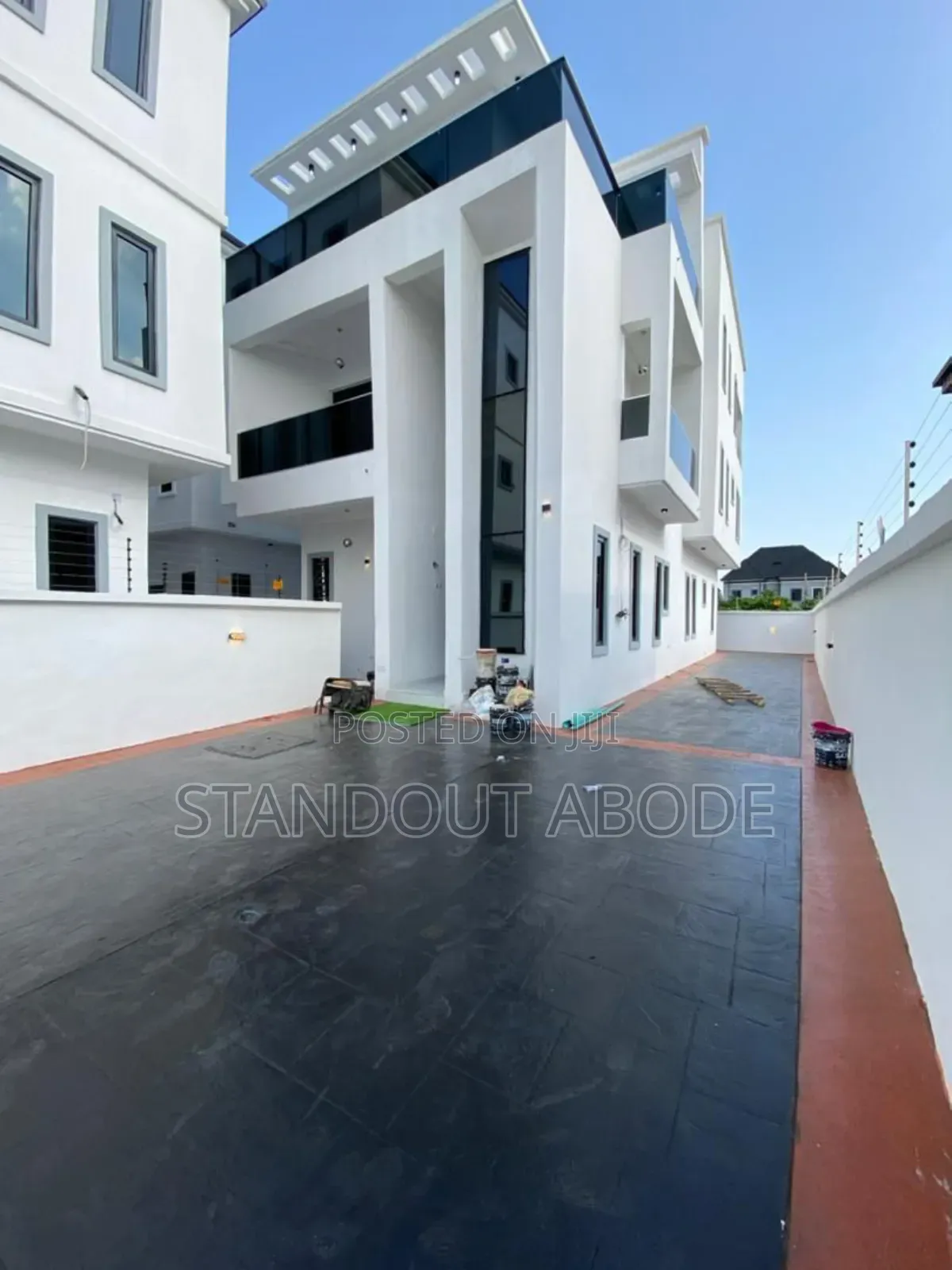 6bdrm Duplex in In A Secure Estate for sale