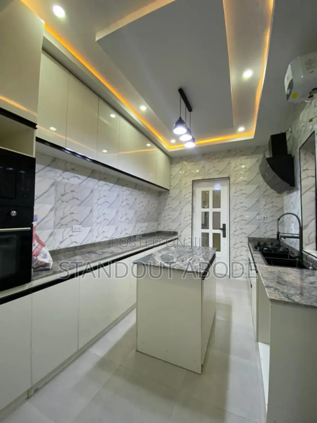 6bdrm Duplex in In A Secure Estate for sale