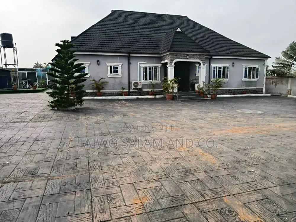 Furnished 4bdrm Bungalow in Eleyele for sale