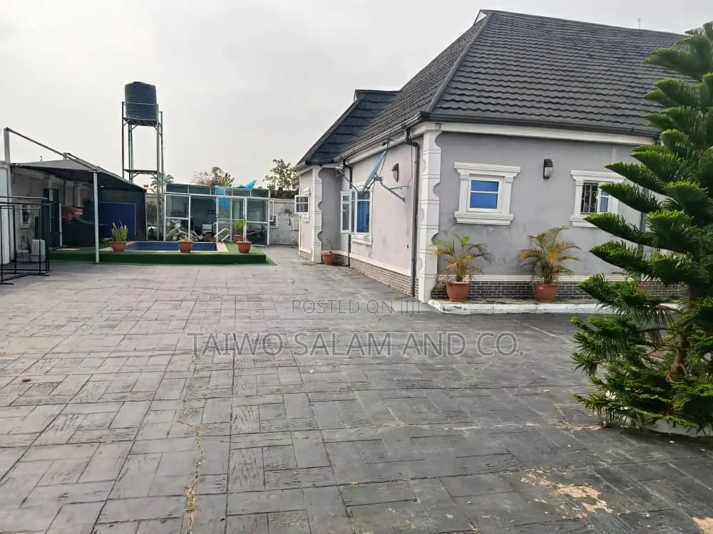 Furnished 4bdrm Bungalow in Eleyele for sale