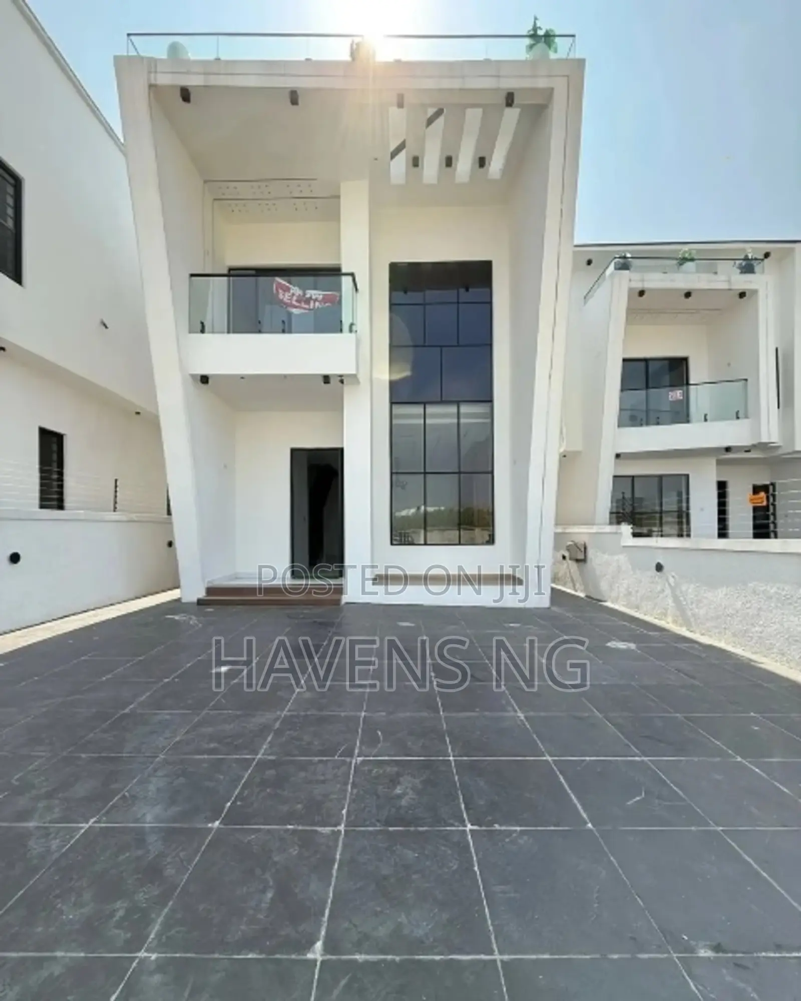 5bdrm Duplex in Lekki Phase 2 for sale