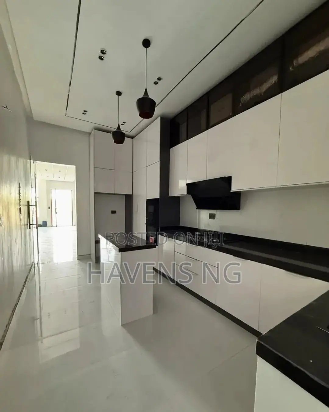5bdrm Duplex in Lekki Phase 2 for sale